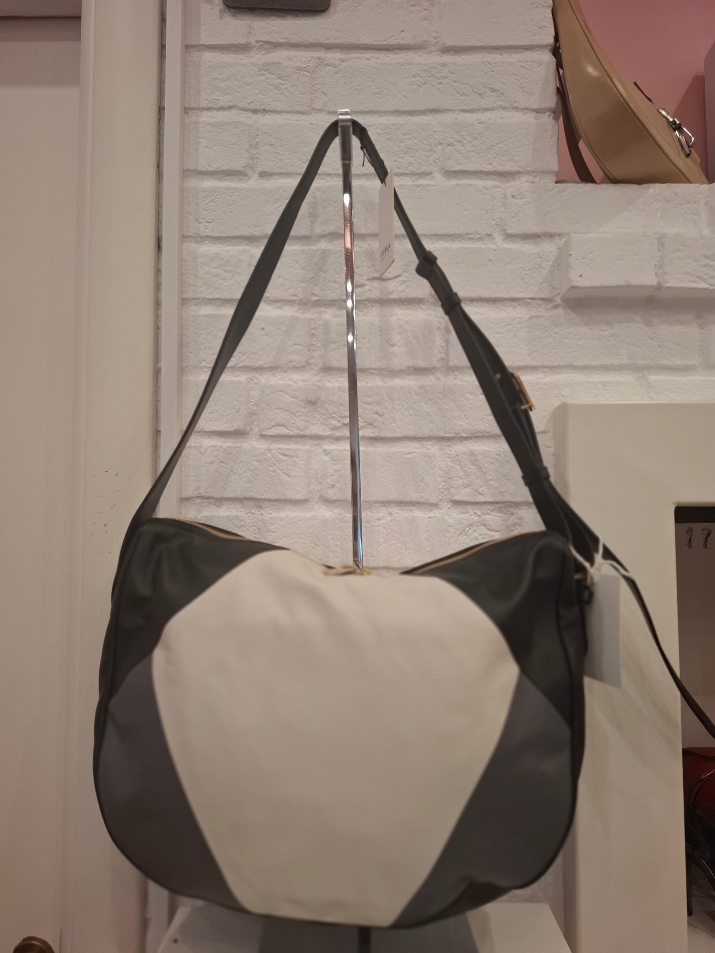 Mezzaluna Furla nuova