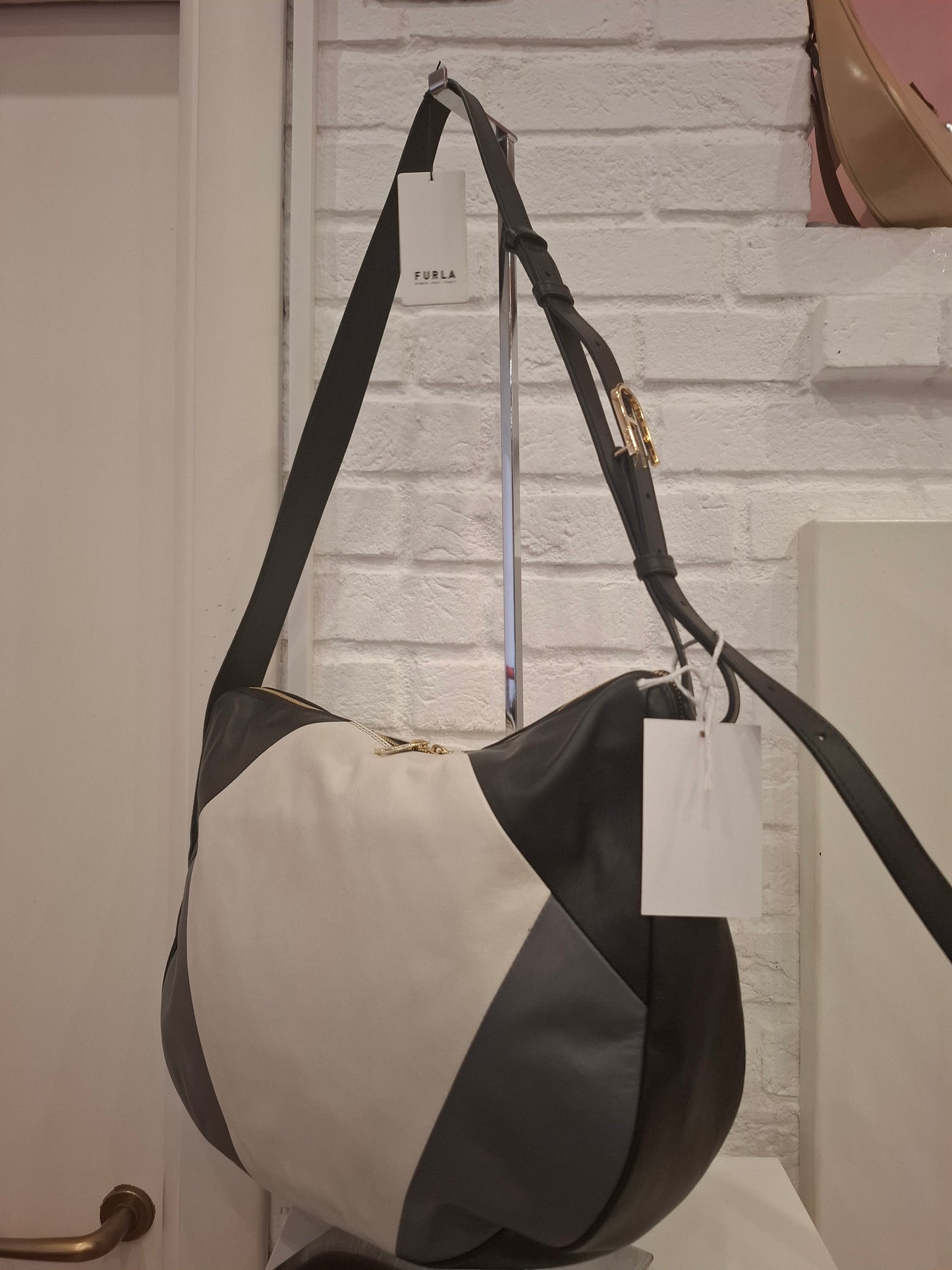 Mezzaluna Furla nuova