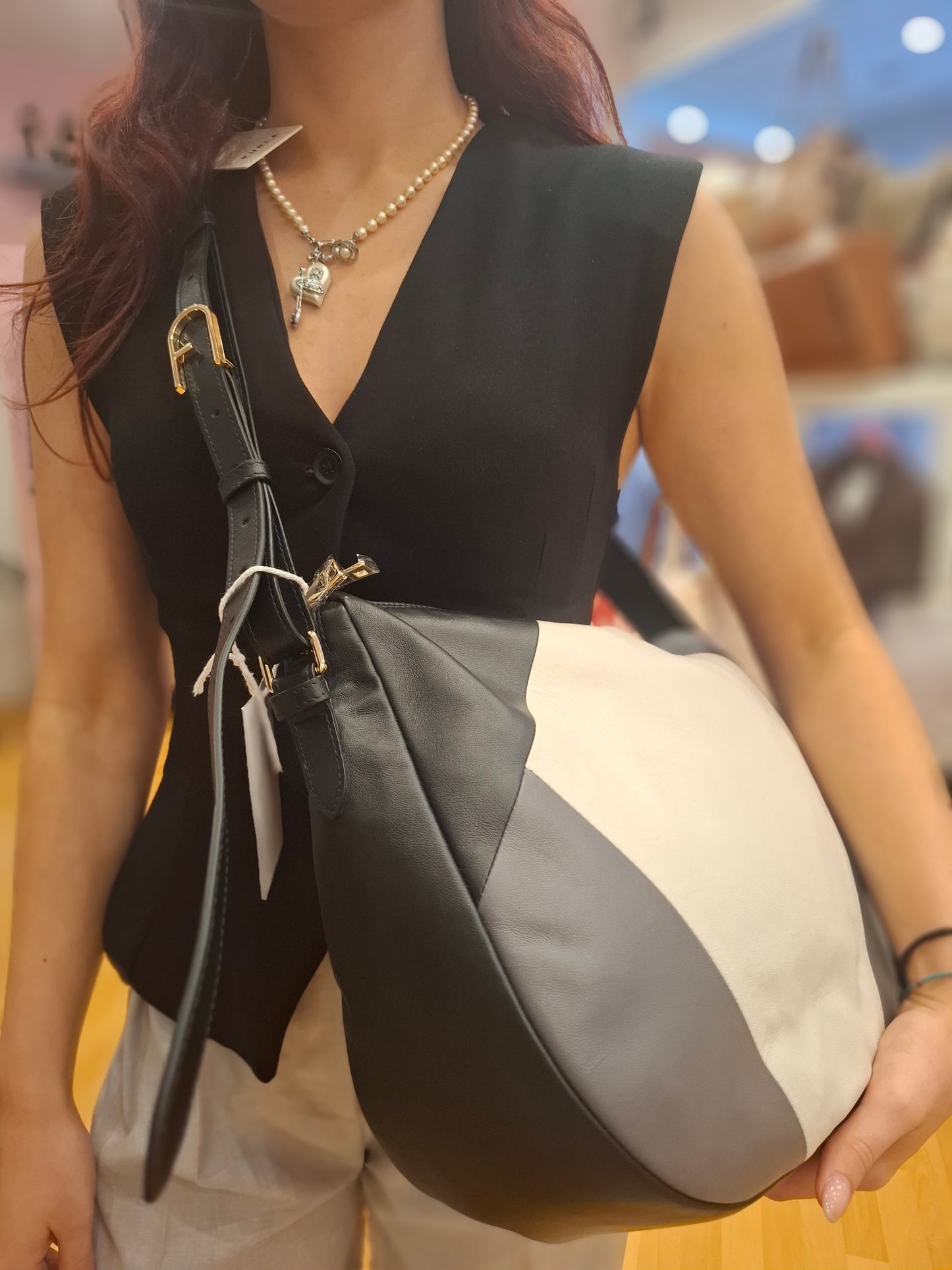 Mezzaluna Furla nuova