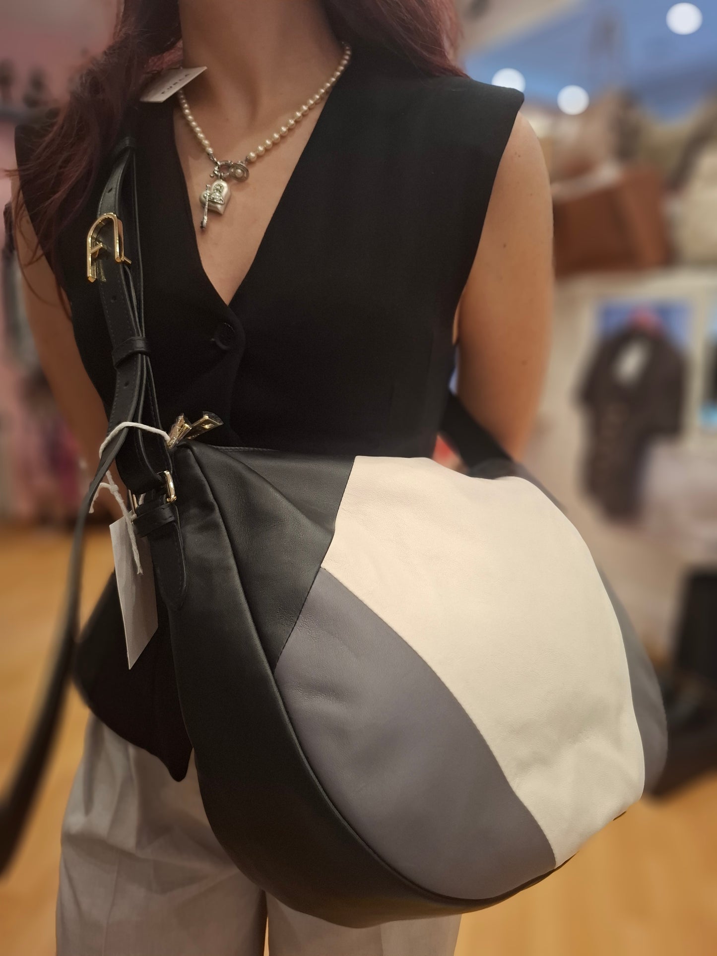 Mezzaluna Furla nuova