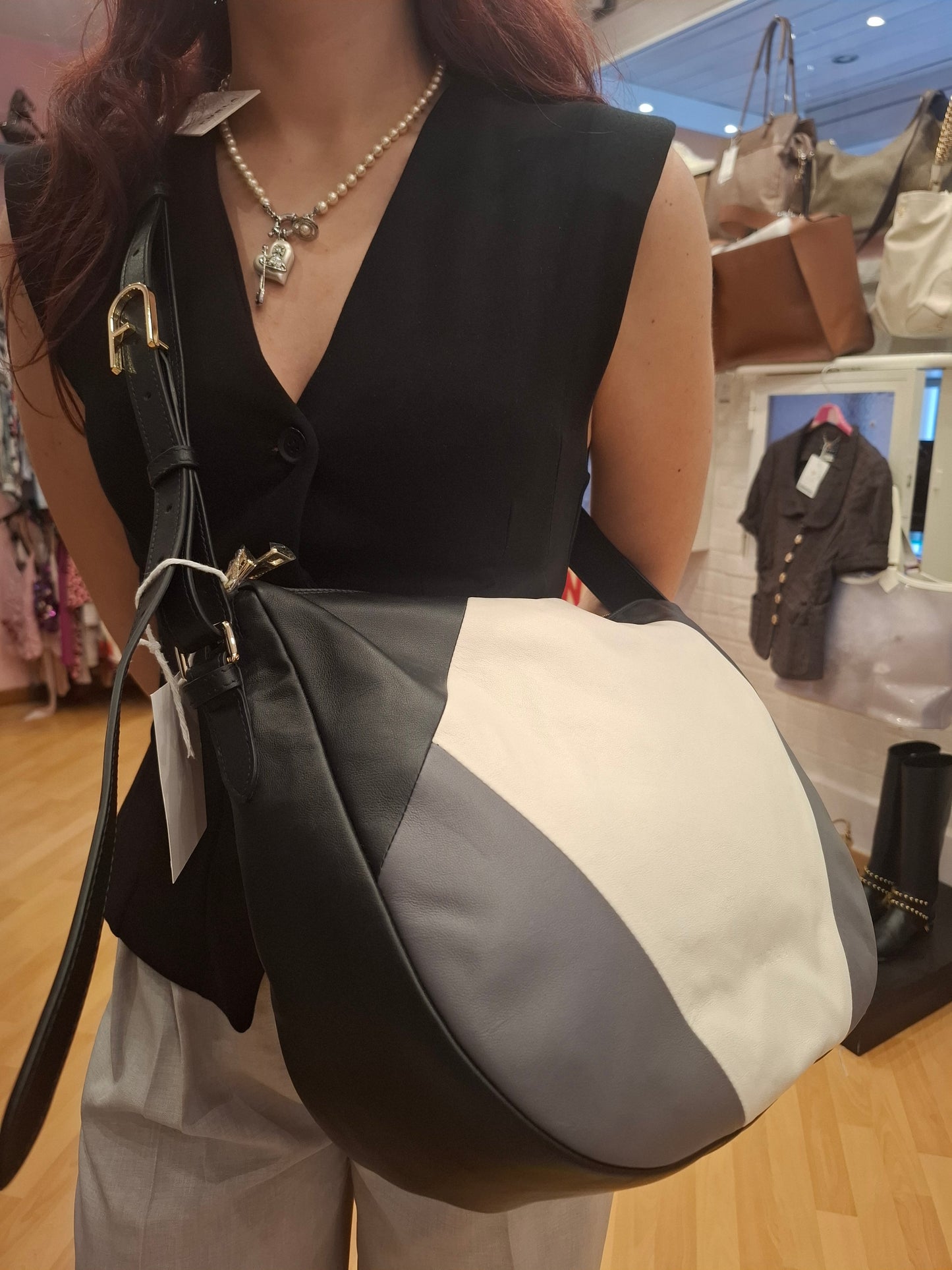 Mezzaluna Furla nuova