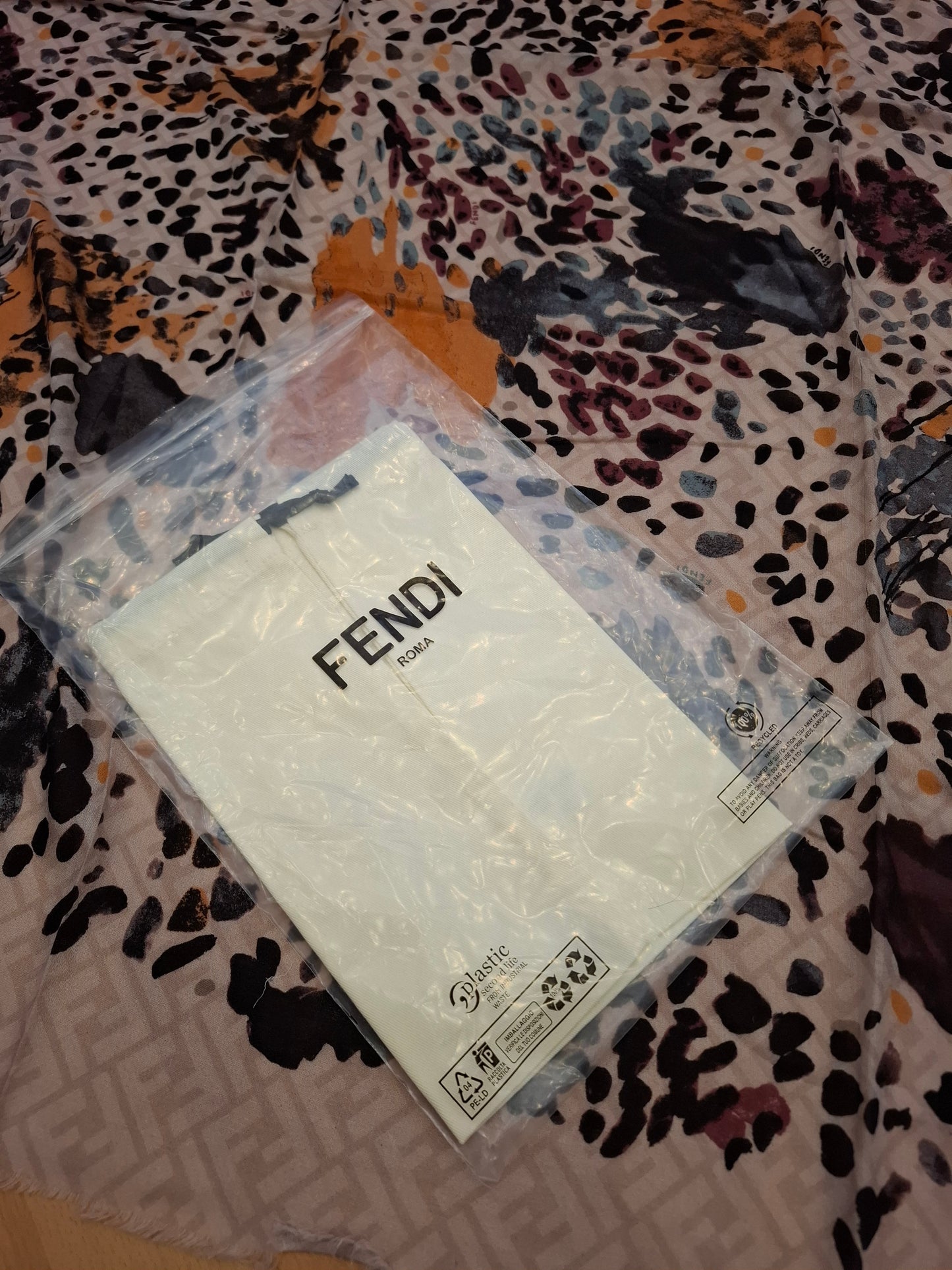 Sciarpa Fendi animalier nuova