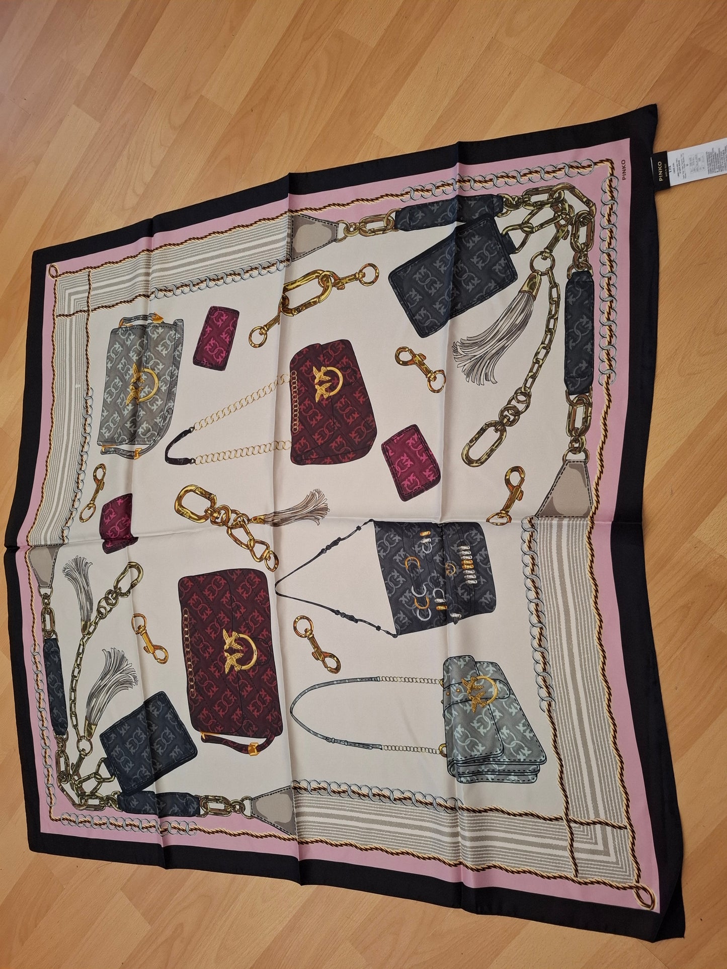 Foulard Pinko pari al nuovo