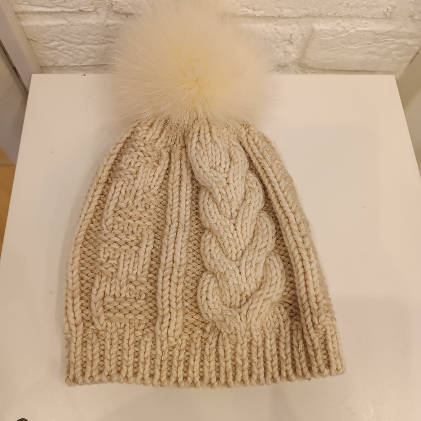 Cappello fendi con pon pon