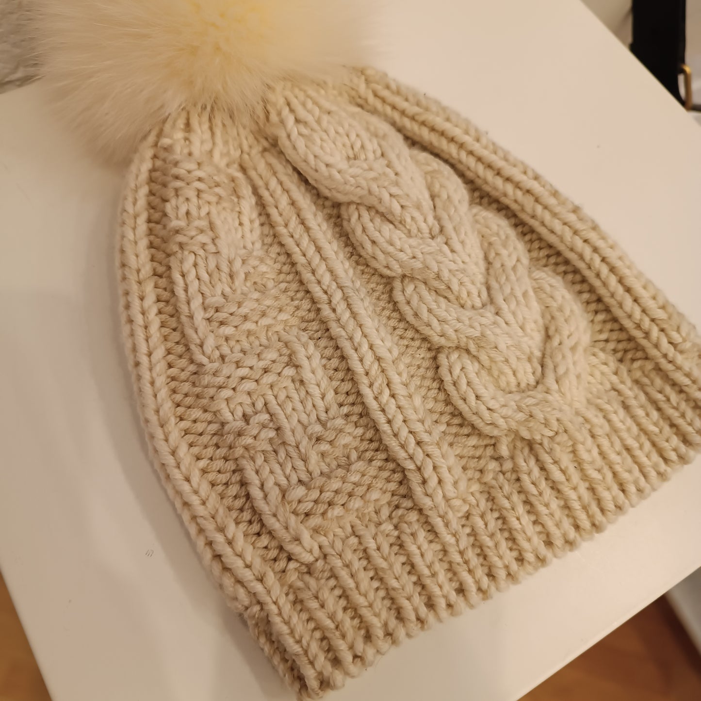 Cappello fendi con pon pon