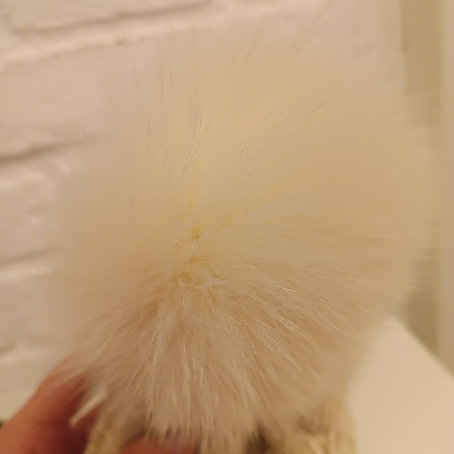 Cappello fendi con pon pon