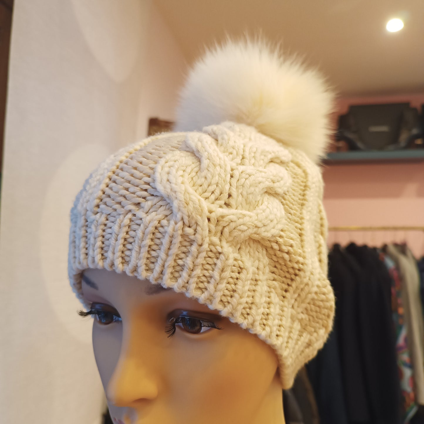 Cappello fendi con pon pon