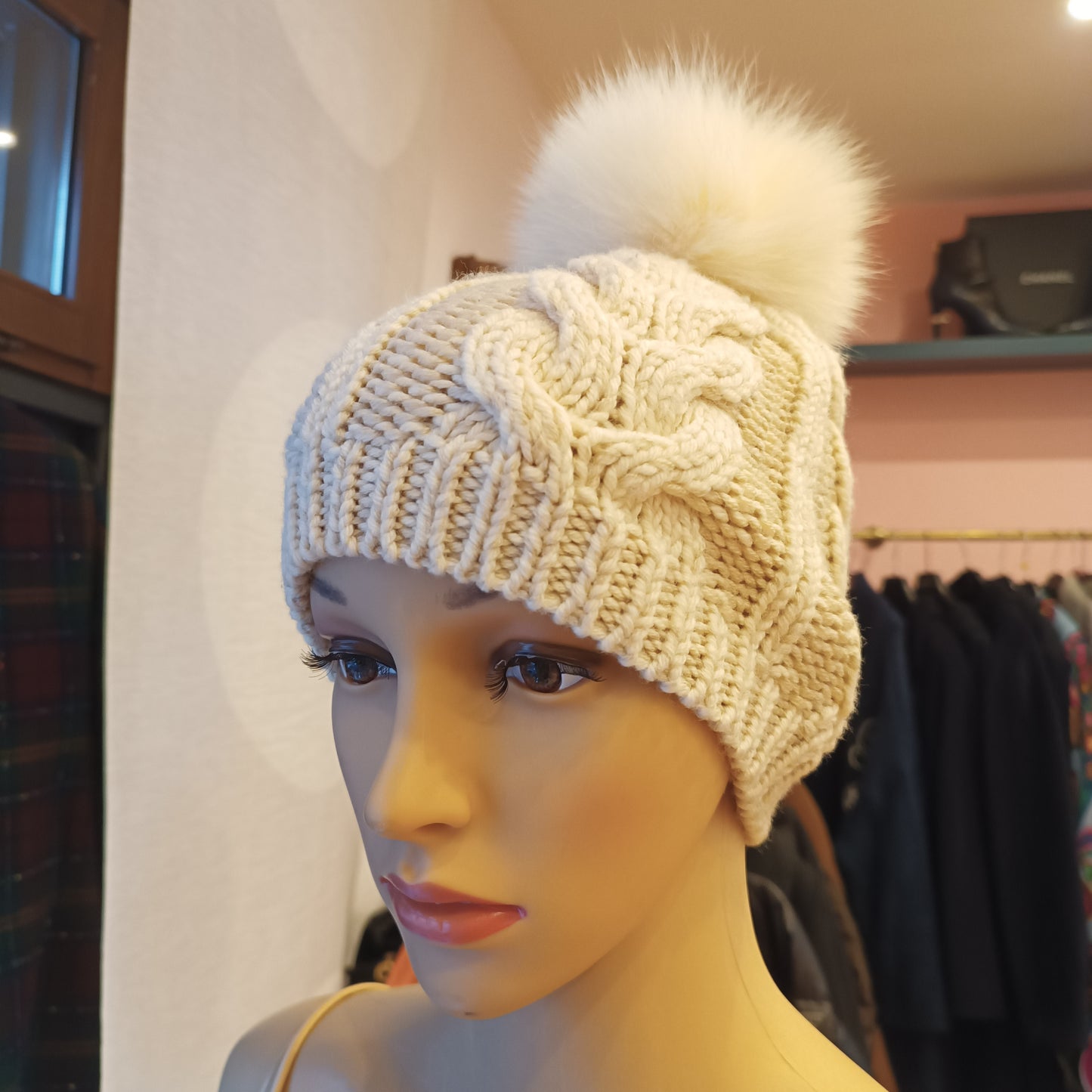 Cappello fendi con pon pon
