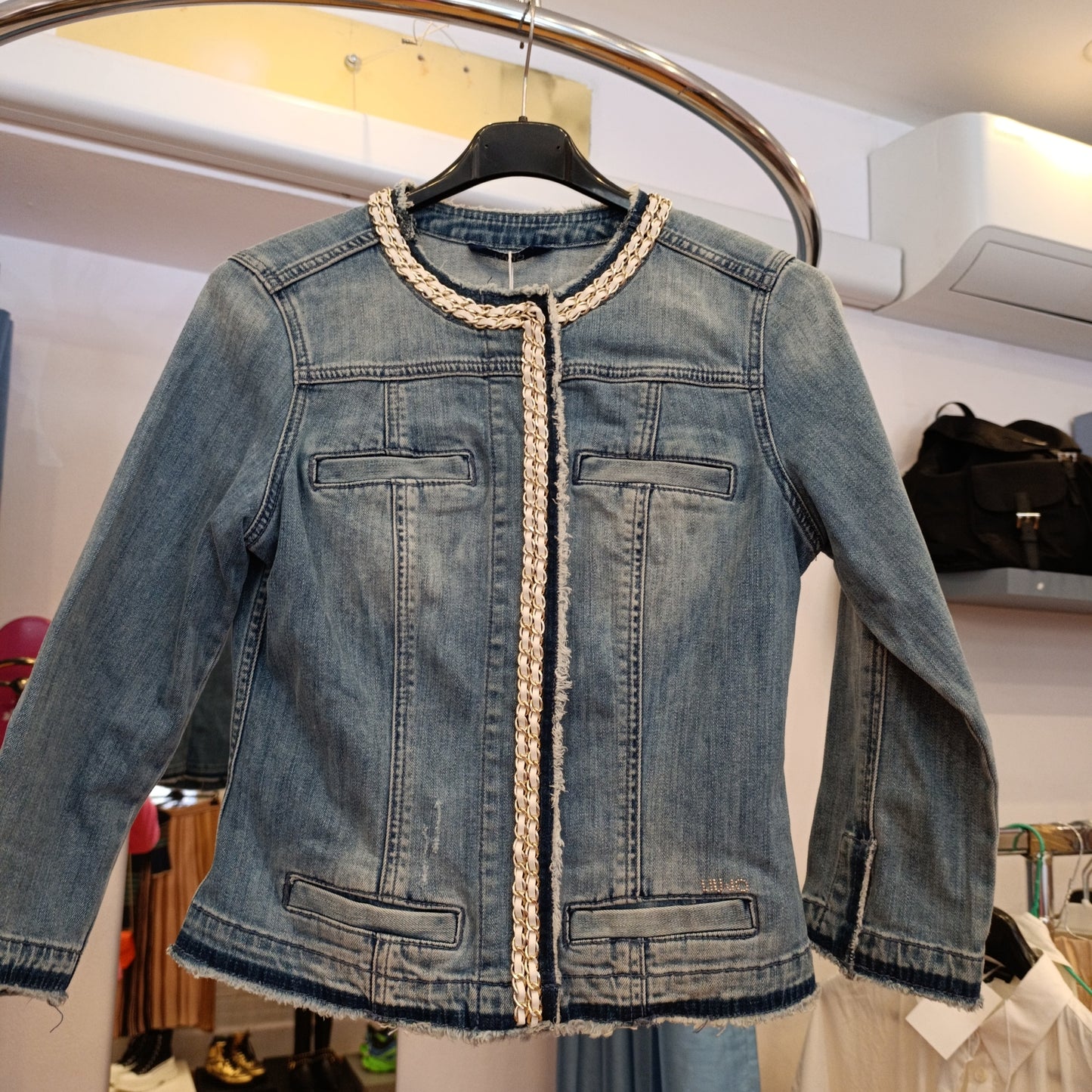 Giubbino Liu Jo in denim con catena bianca tg42
