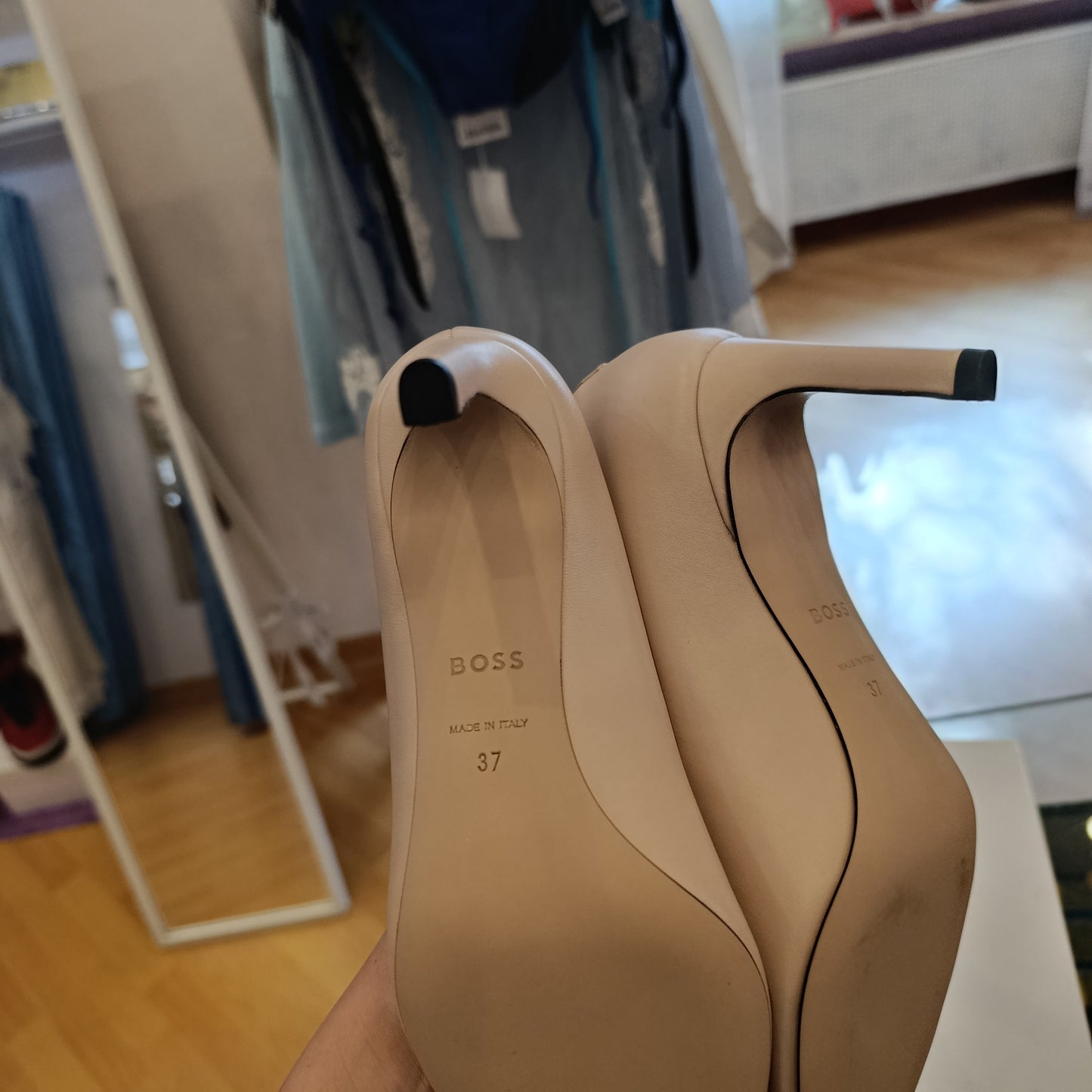 Tacchi Hugo Boss n*37 nuovi