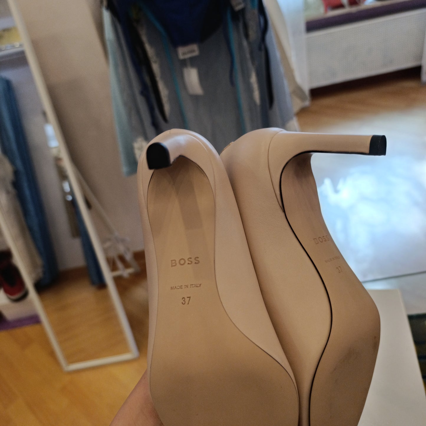 Tacchi Hugo Boss n*37 nuovi