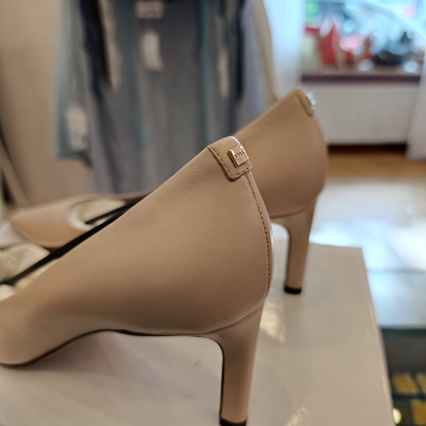 Tacchi Hugo Boss n*37 nuovi