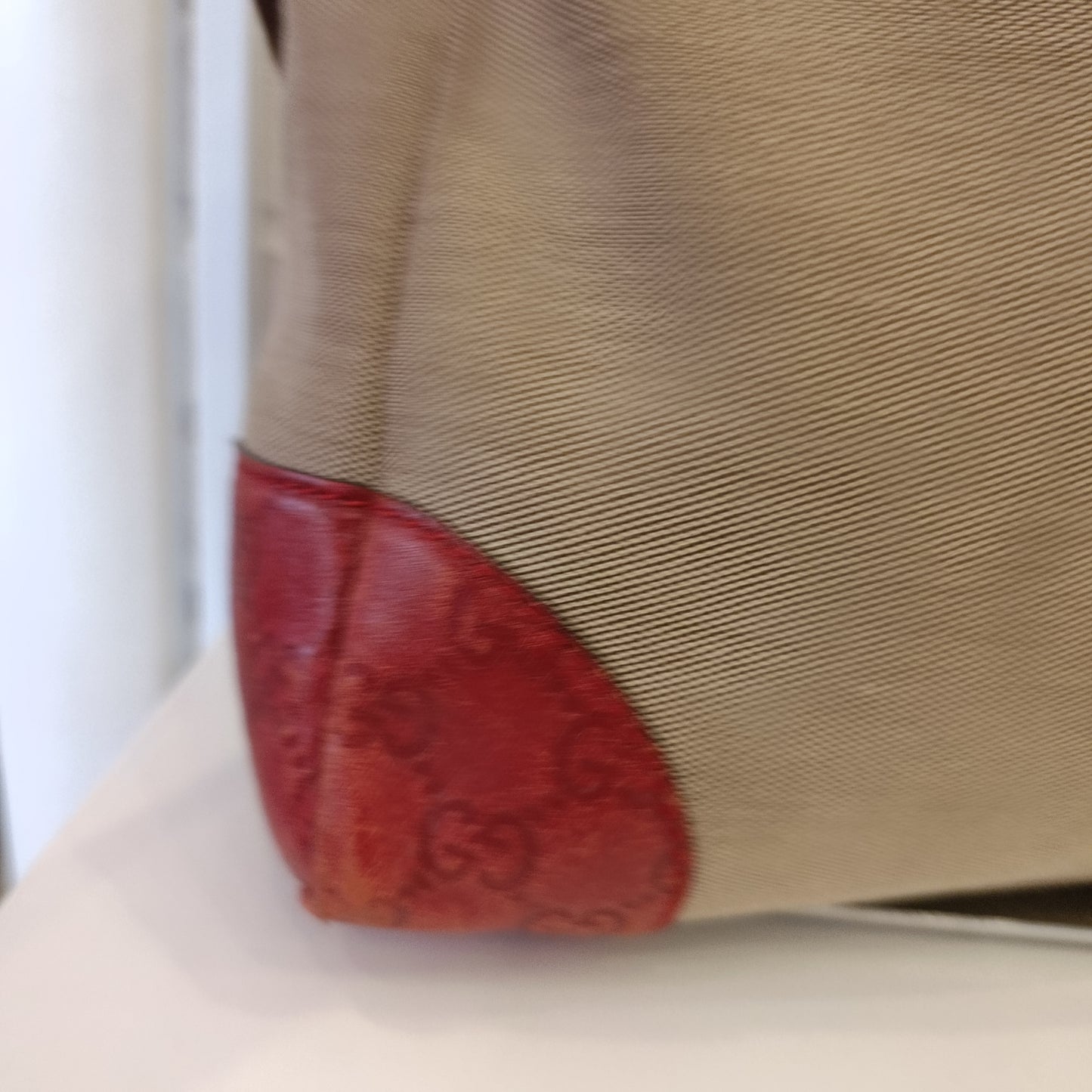 Borsa Gucci dettagli rossi