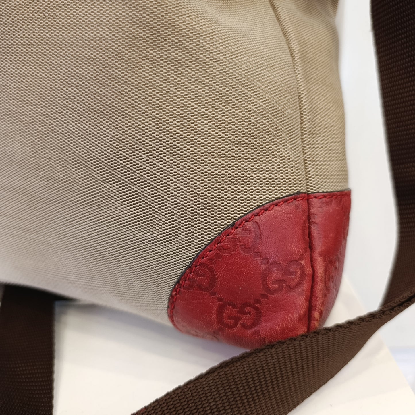 Borsa Gucci dettagli rossi