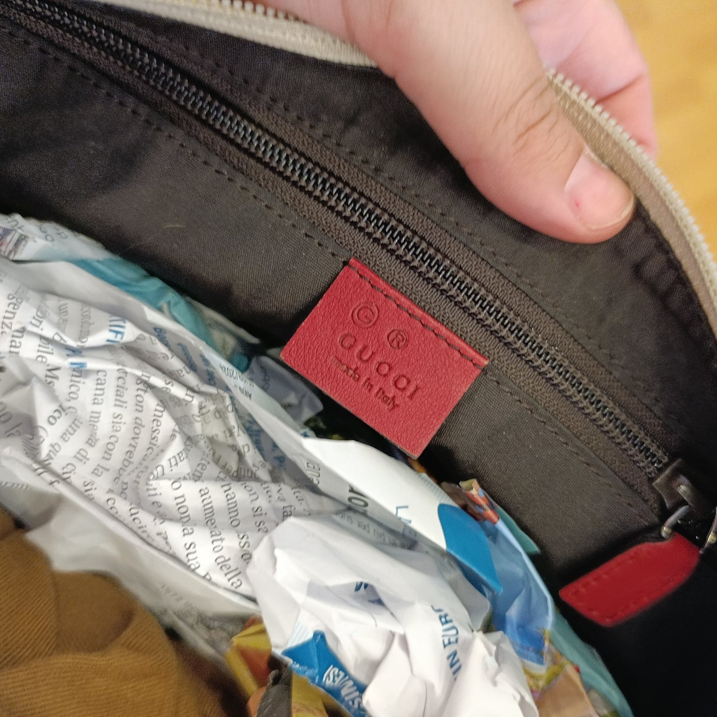 Borsa Gucci dettagli rossi