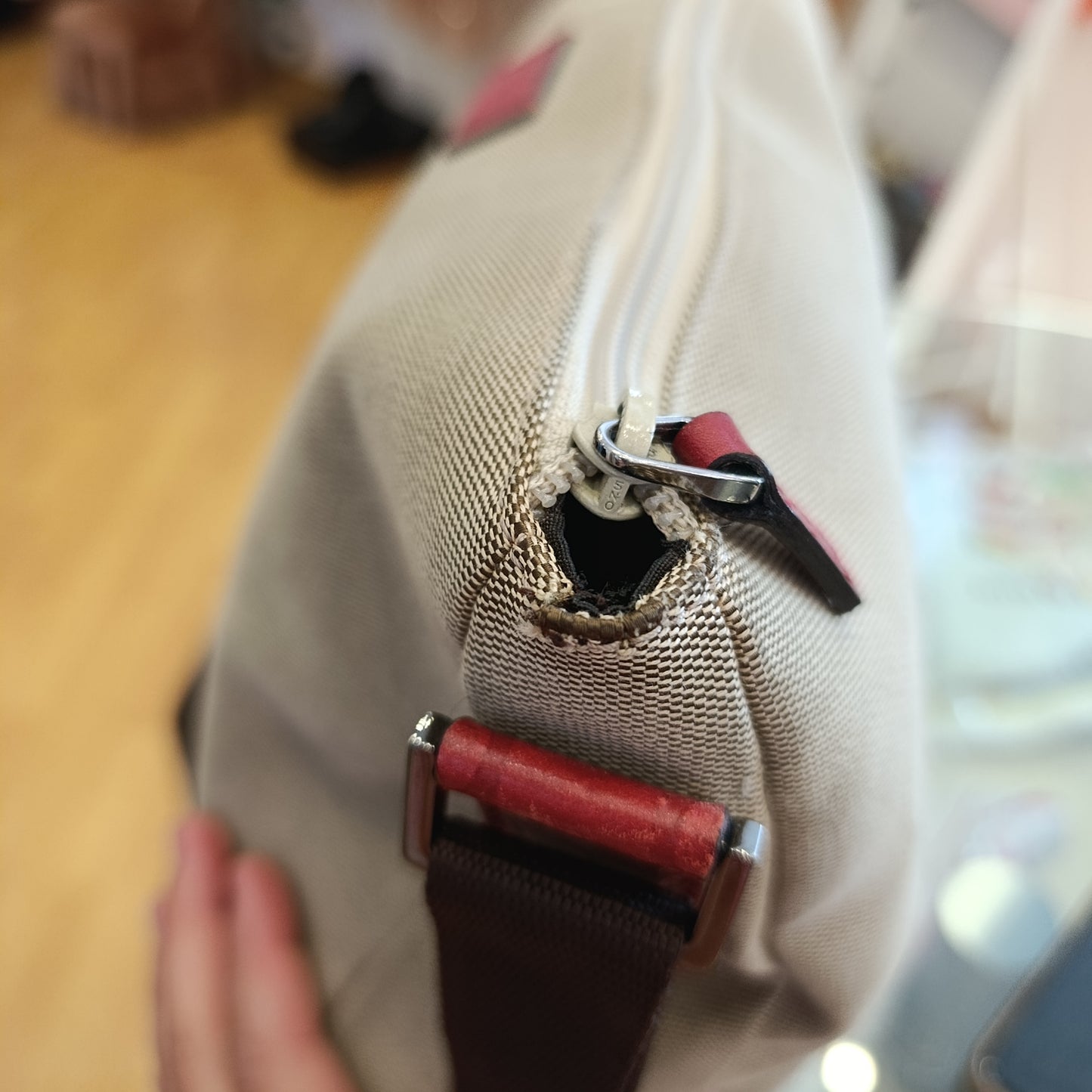 Borsa Gucci dettagli rossi