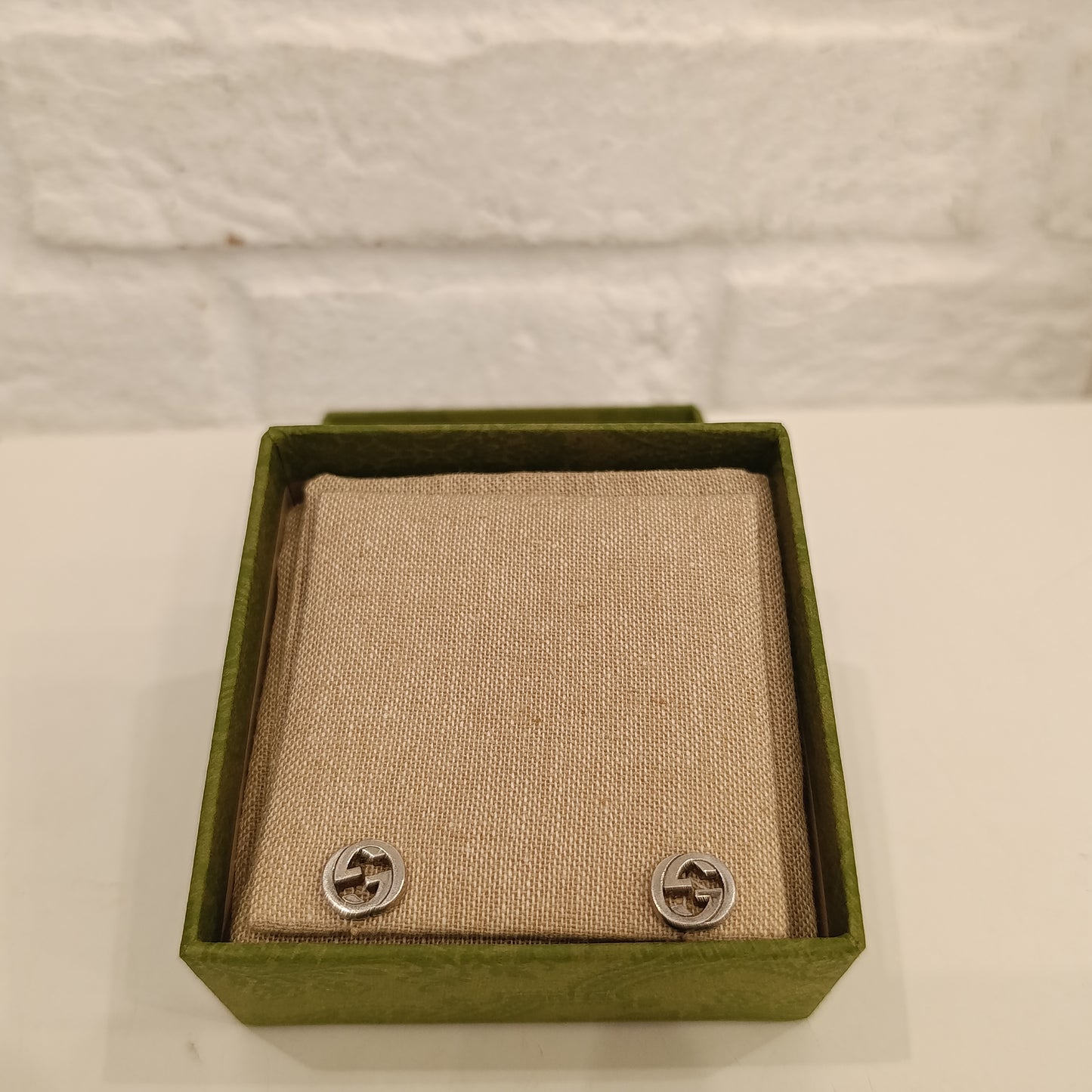 Orecchini Gucci al lobo