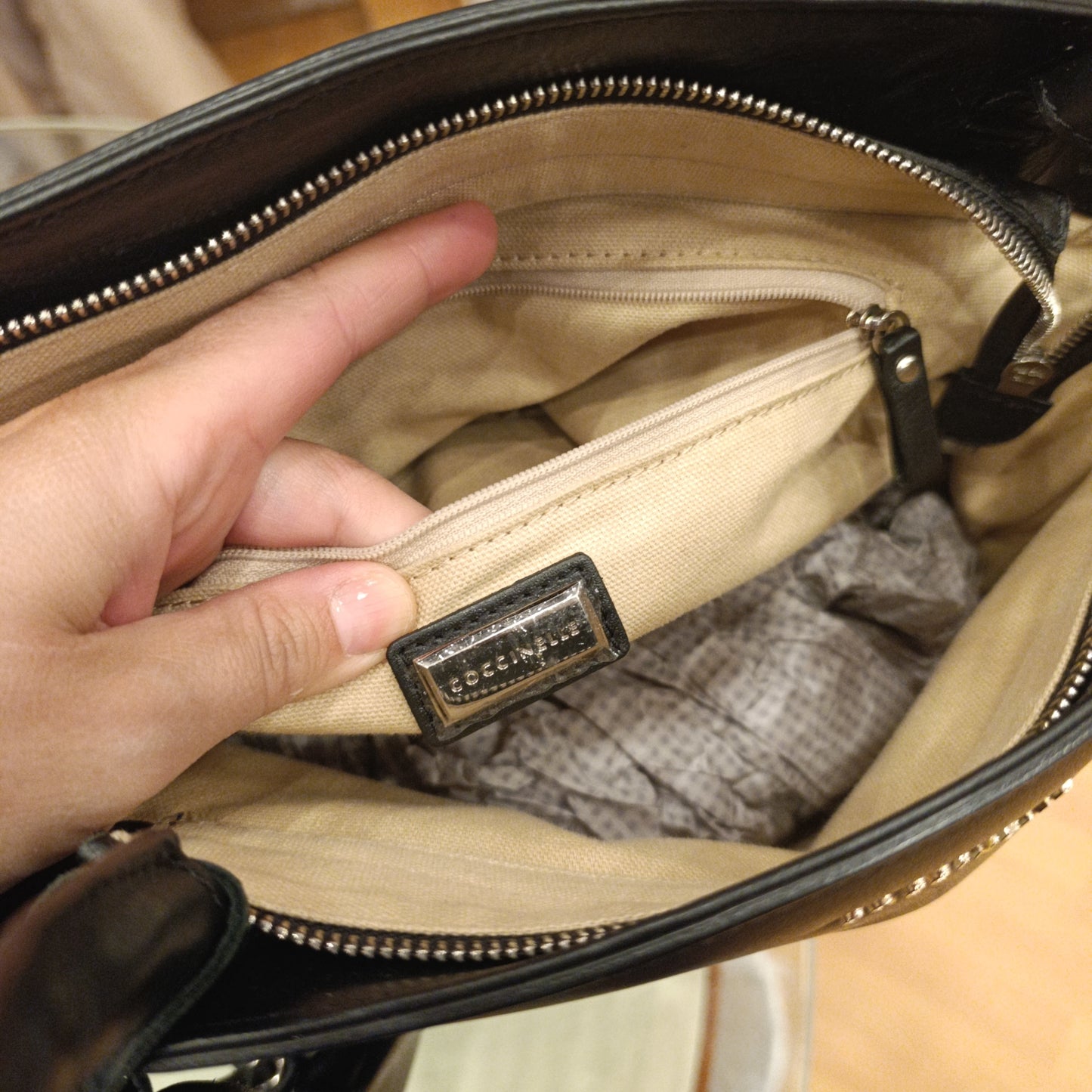 Borsa Coccinelle nera