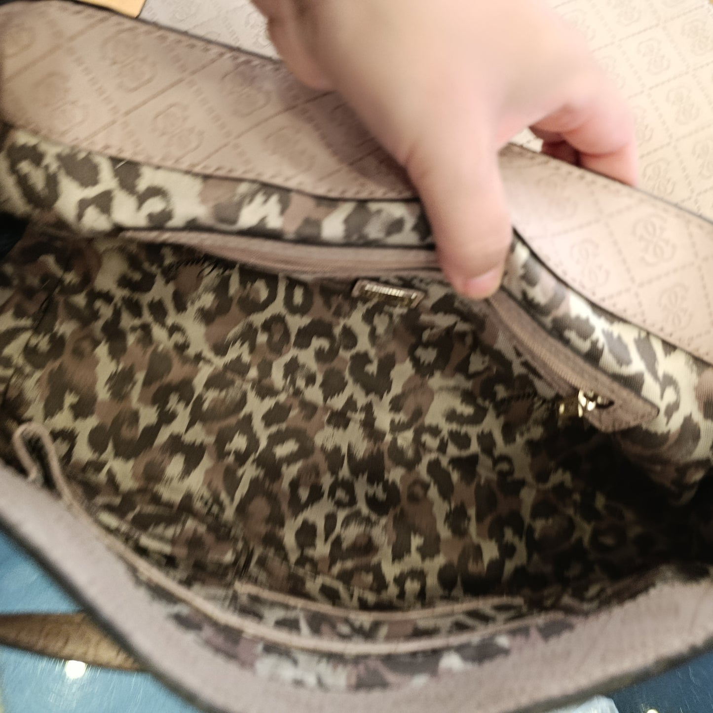 Bauletto Guess logo