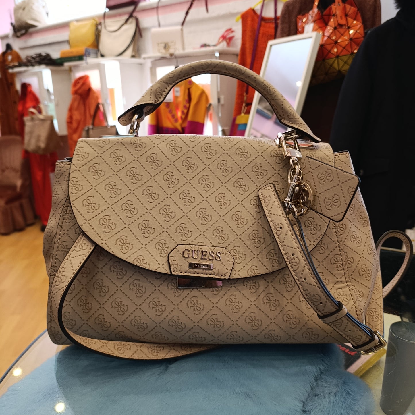 Bauletto Guess logo