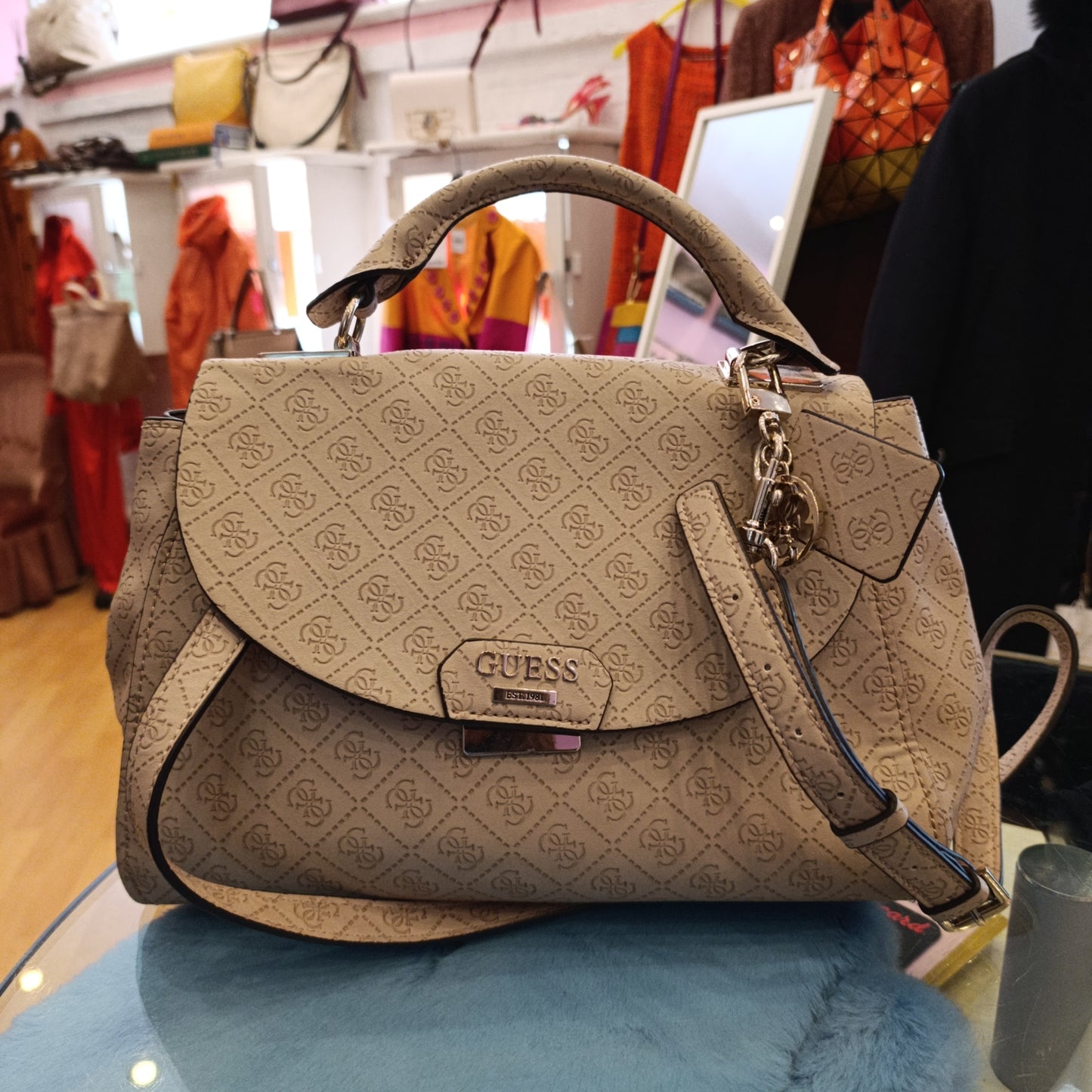 Bauletto Guess logo