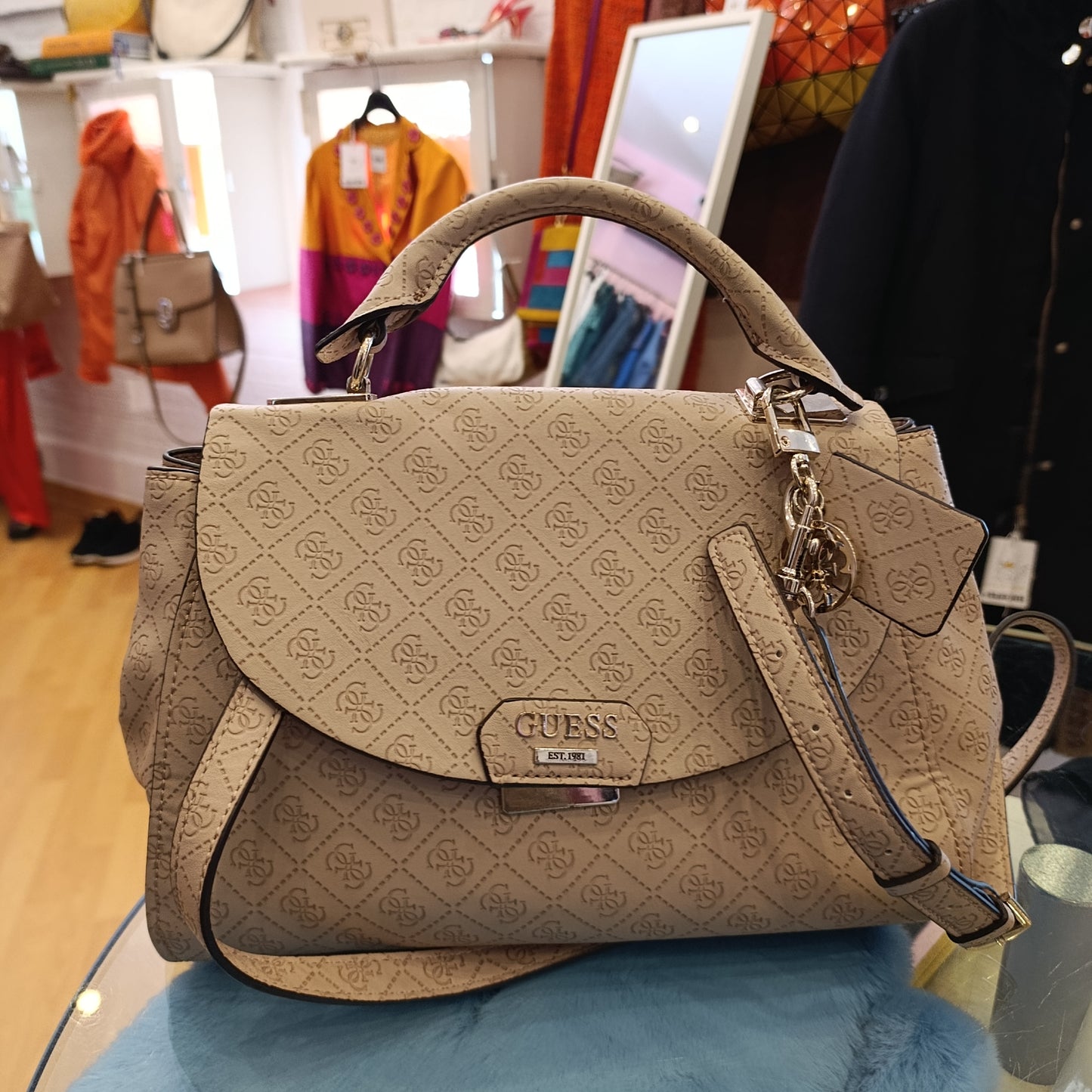 Bauletto Guess logo