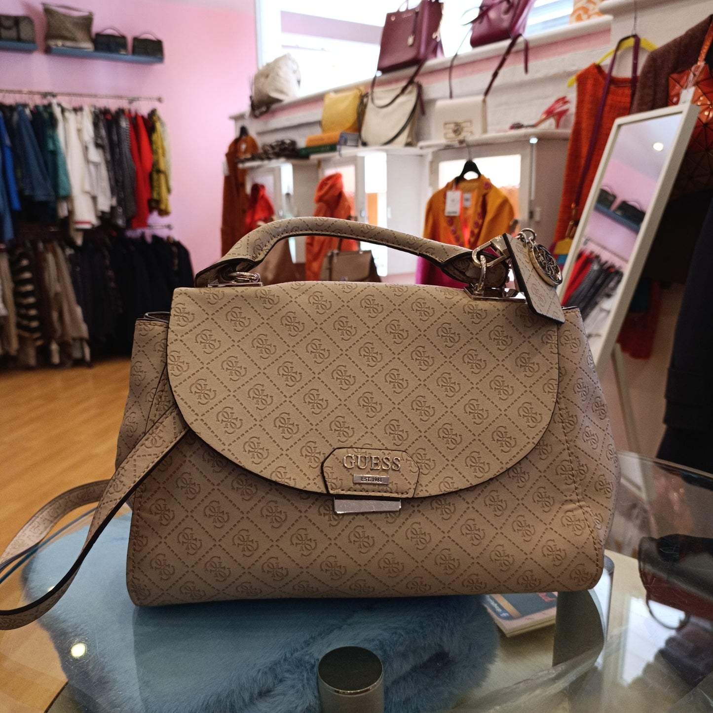 Bauletto Guess logo
