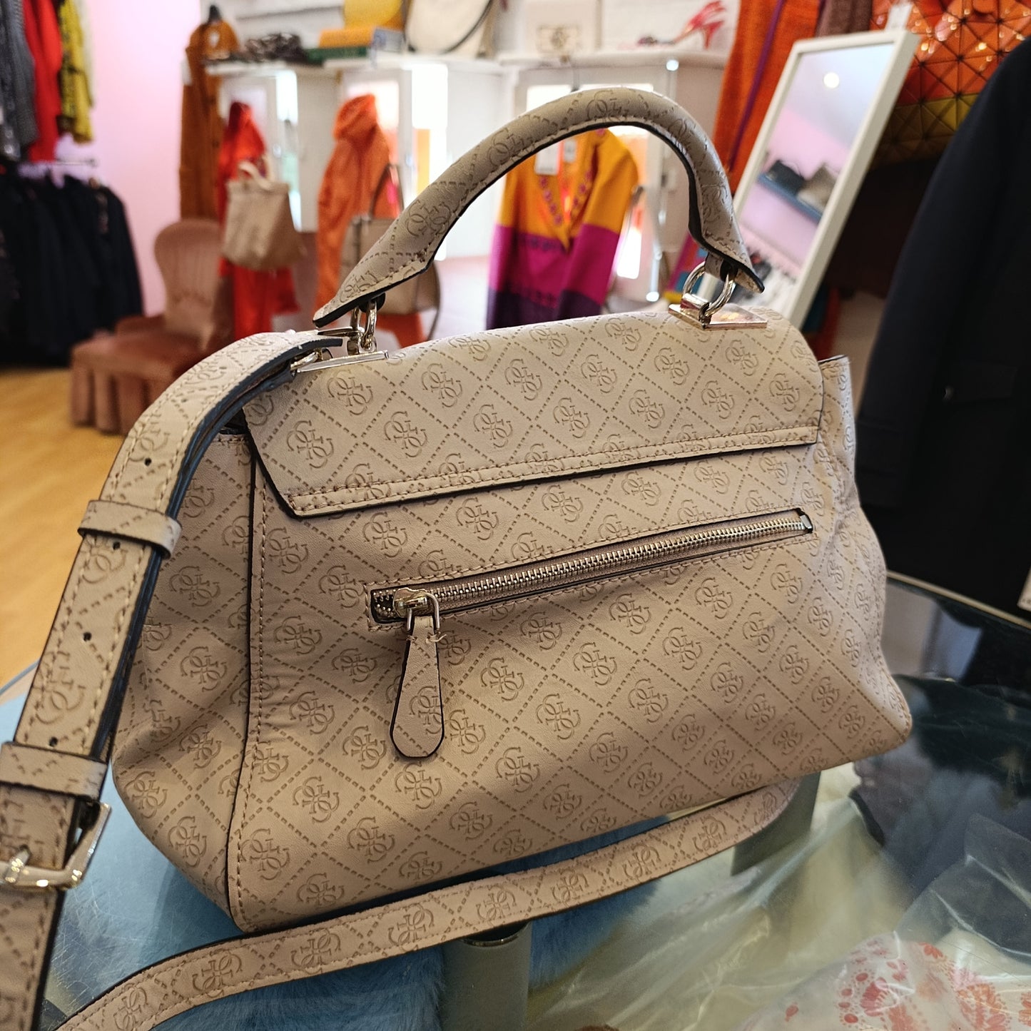 Bauletto Guess logo
