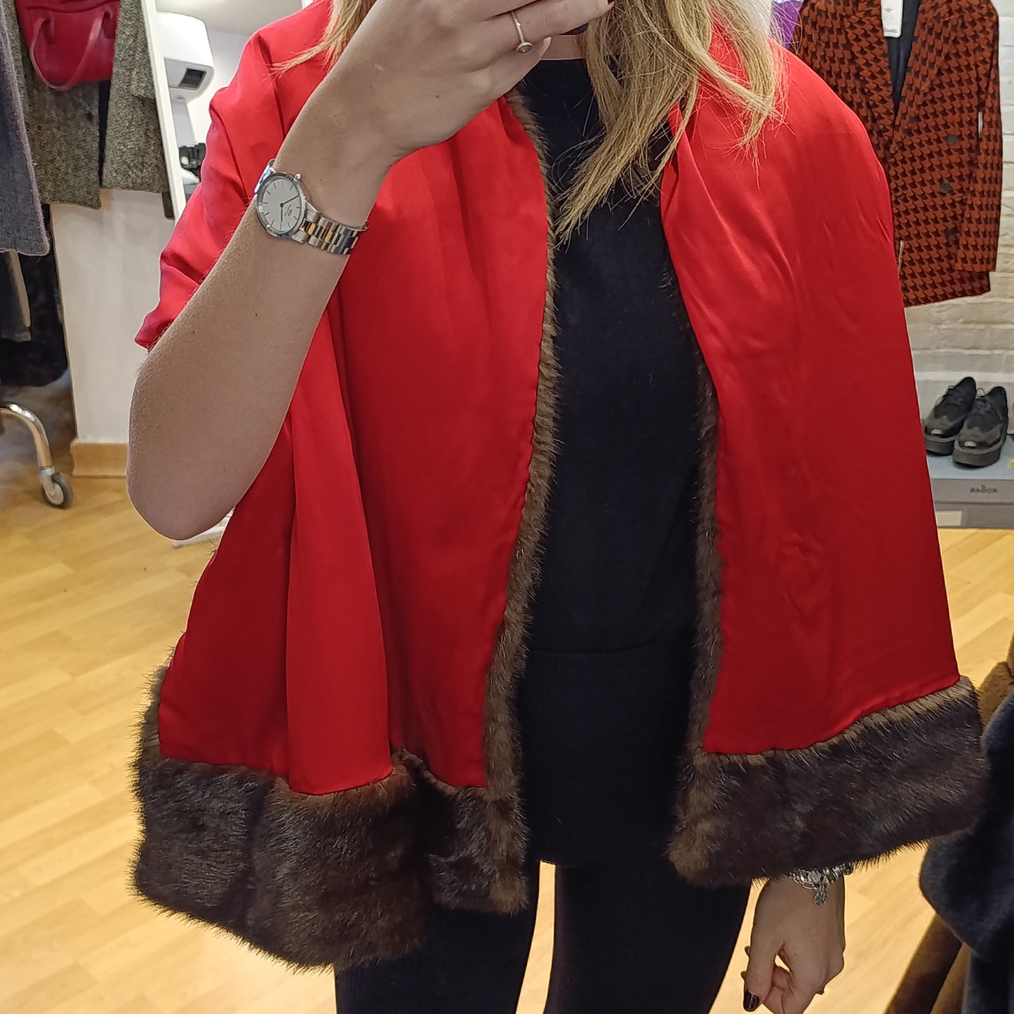 Stola visone e raso rosso