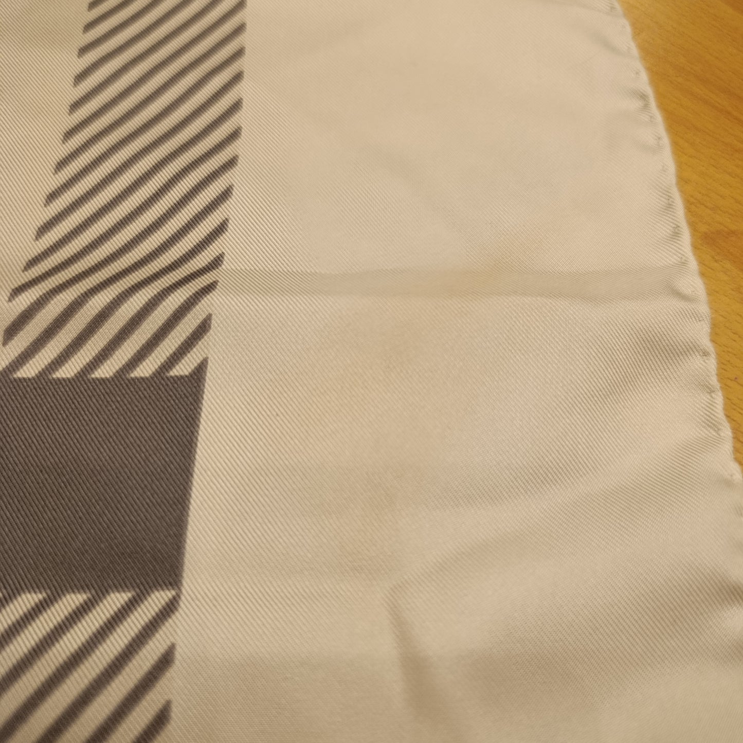 Foulard Burberry bianco/nero/grigio