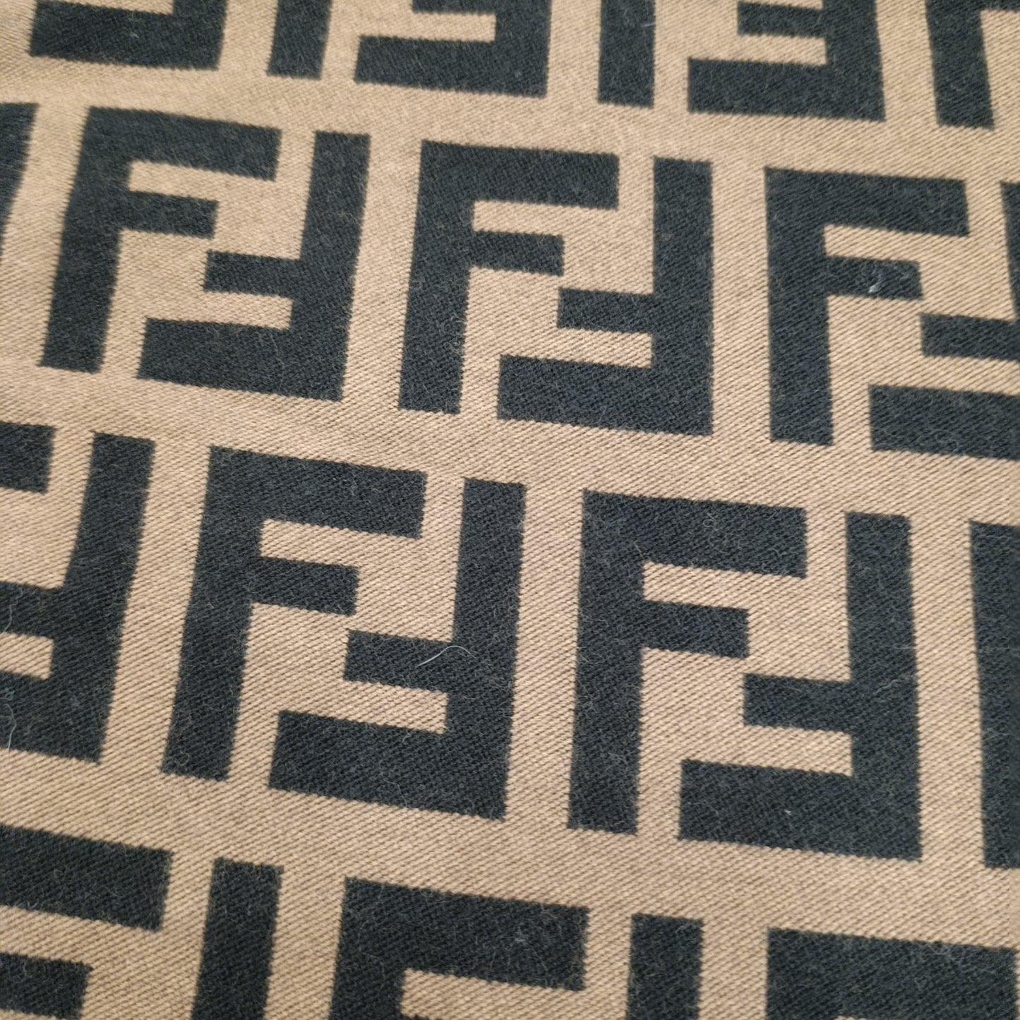 Sciarpa Fendi logomania