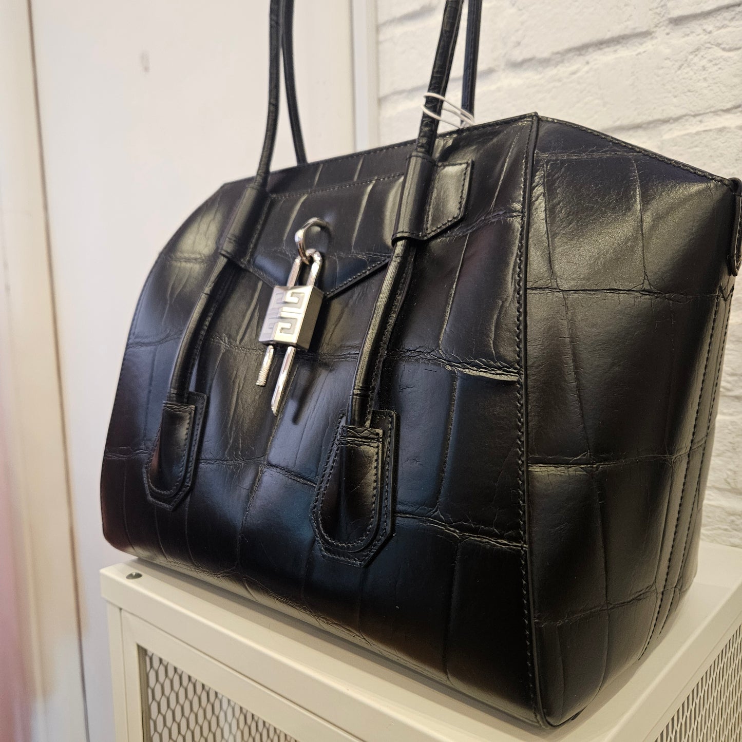 Antigona Givenchy