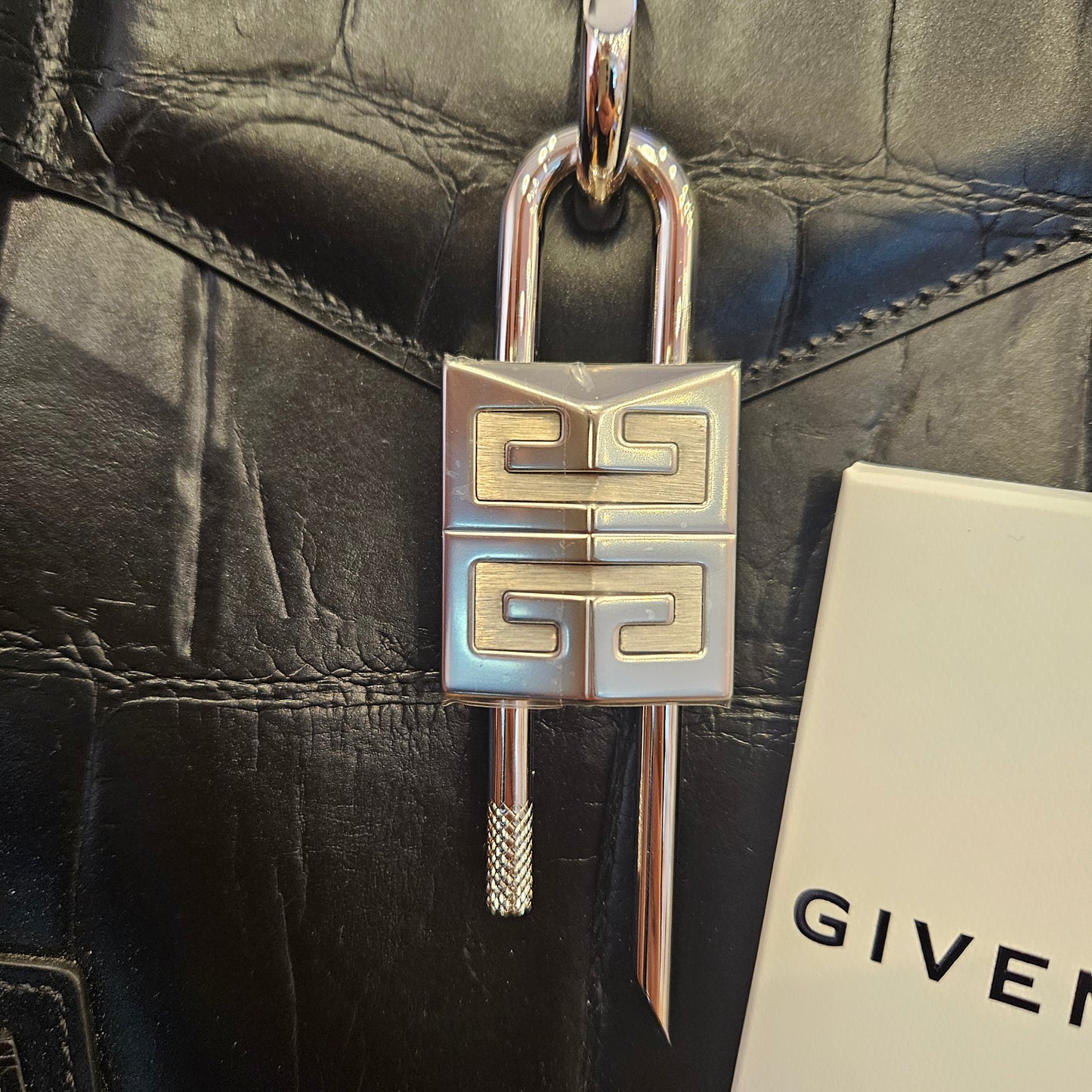 Antigona Givenchy