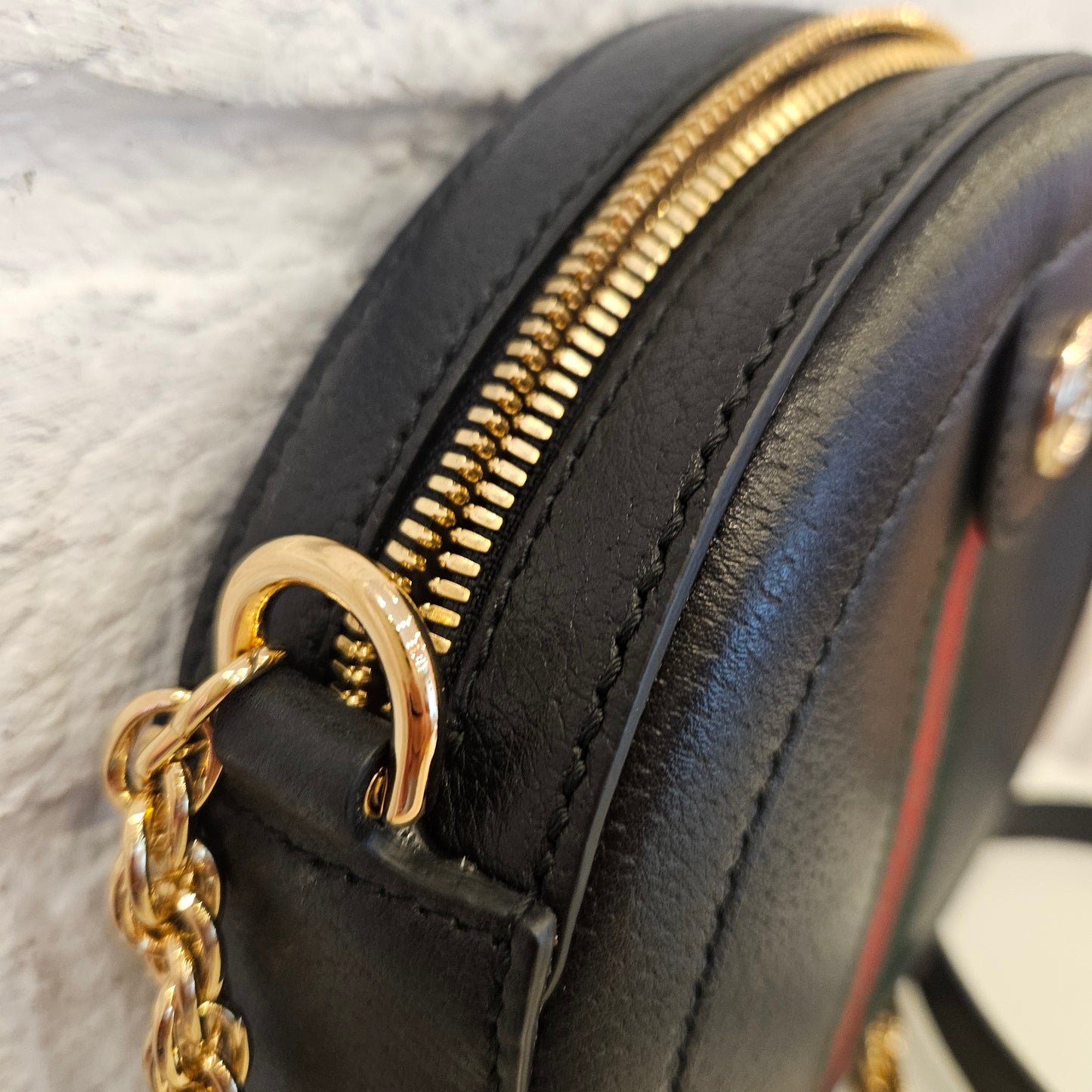 Gucci Round