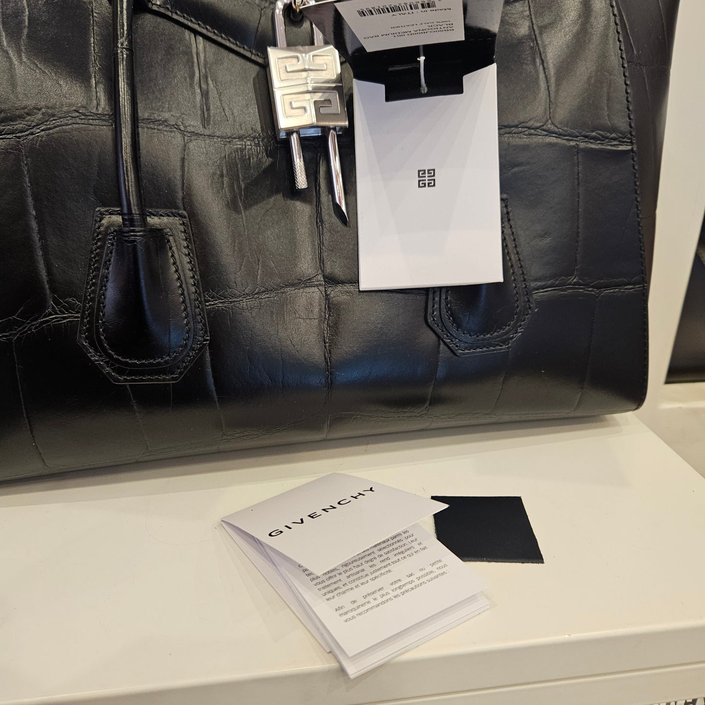 Antigona Givenchy