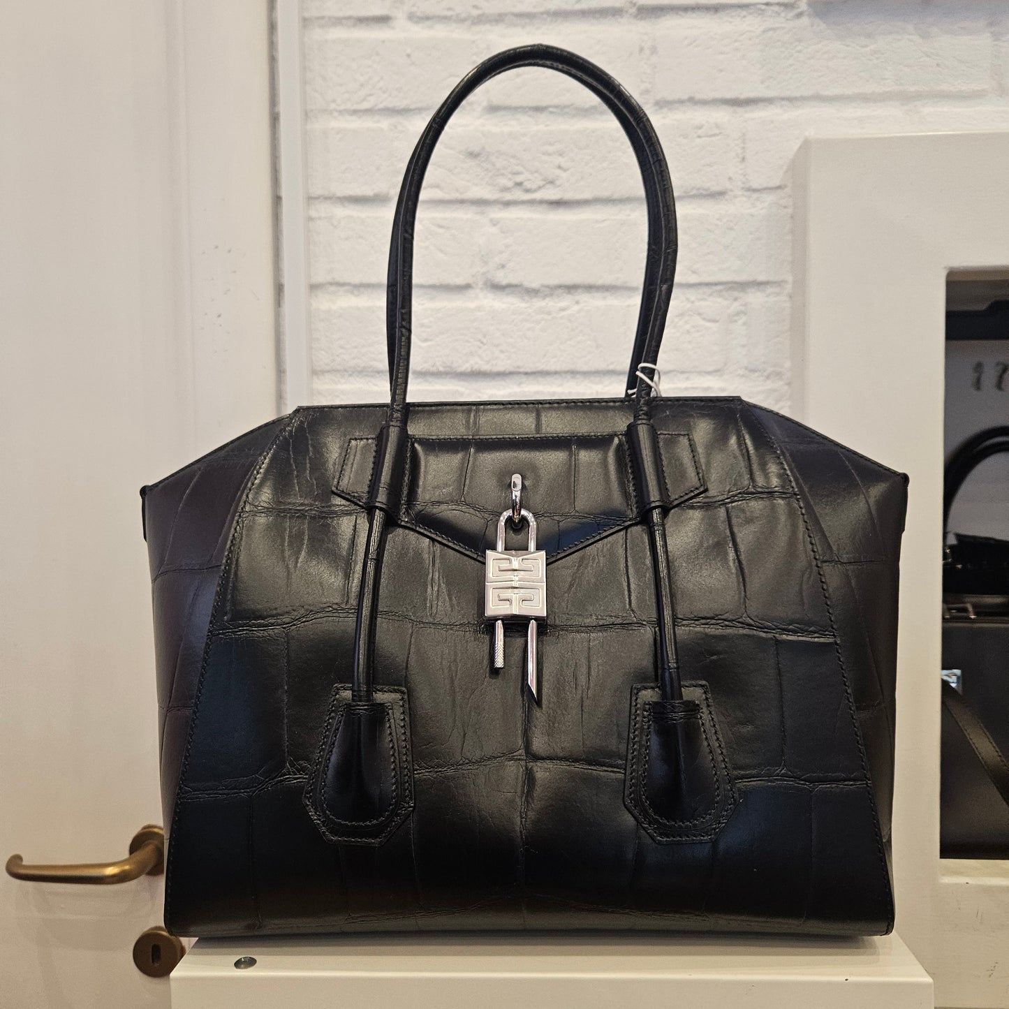 Antigona Givenchy