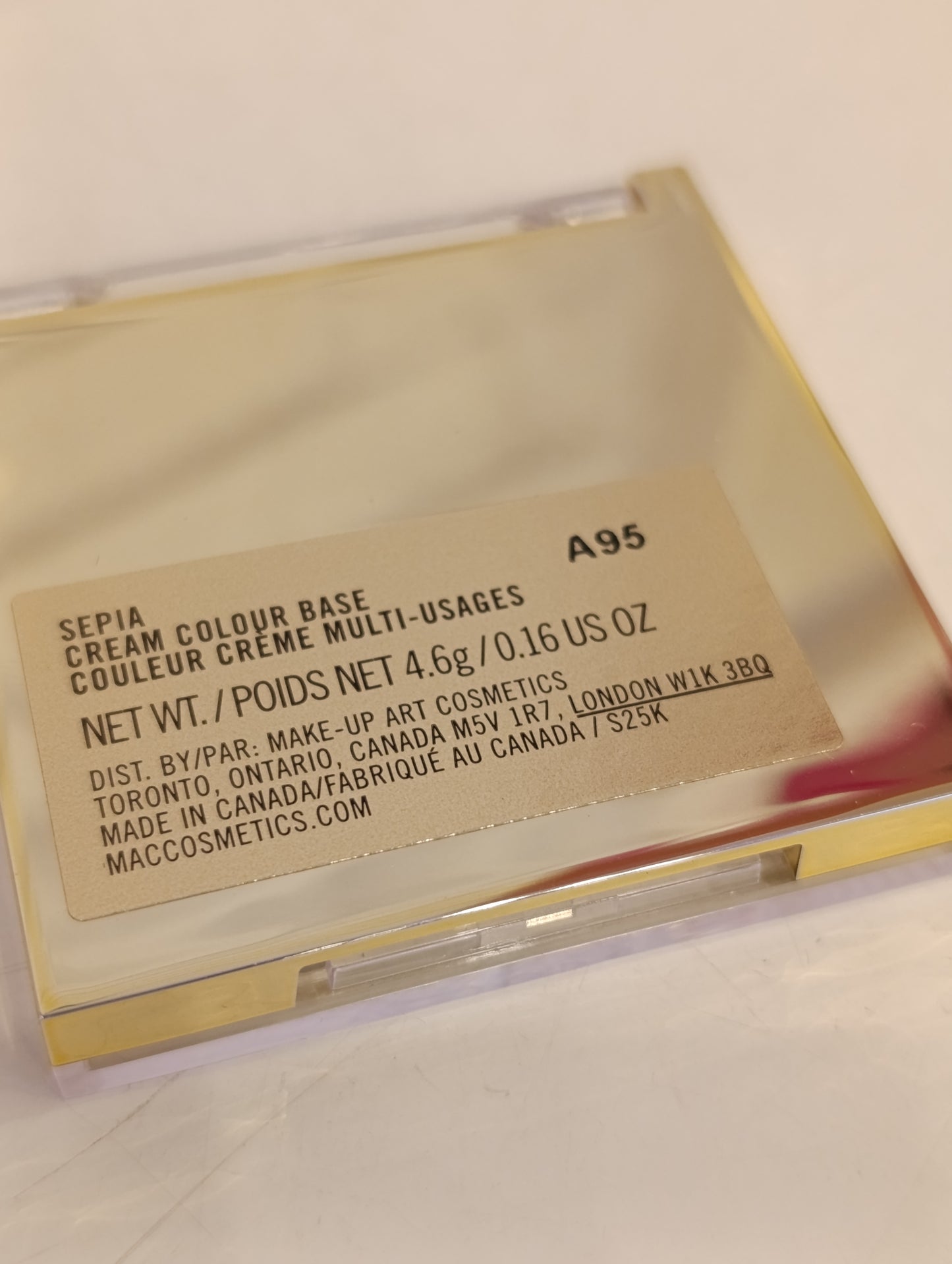 Mac cream colour base per charlotte Olympia
