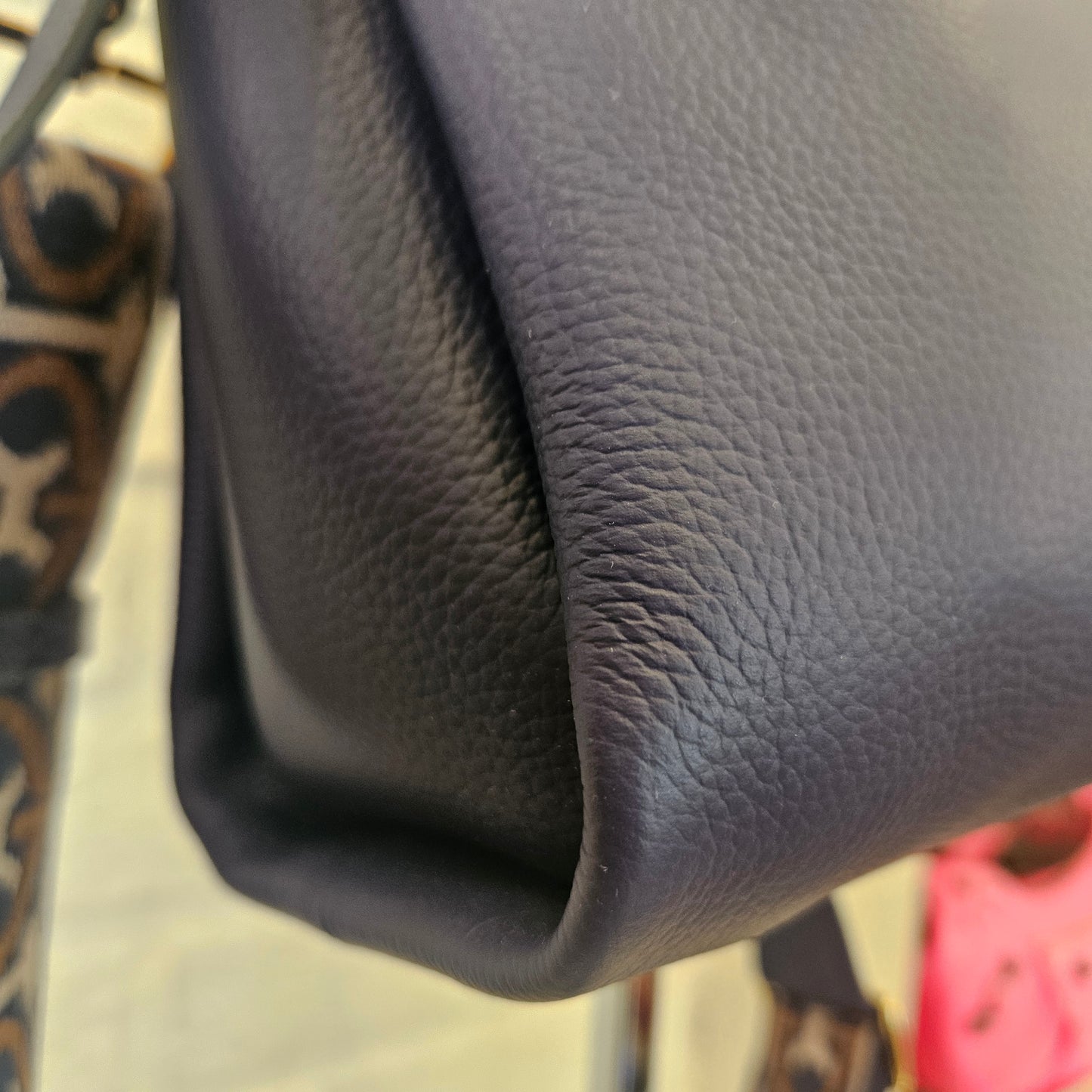 Borsa Coccinelle blu con tracolla