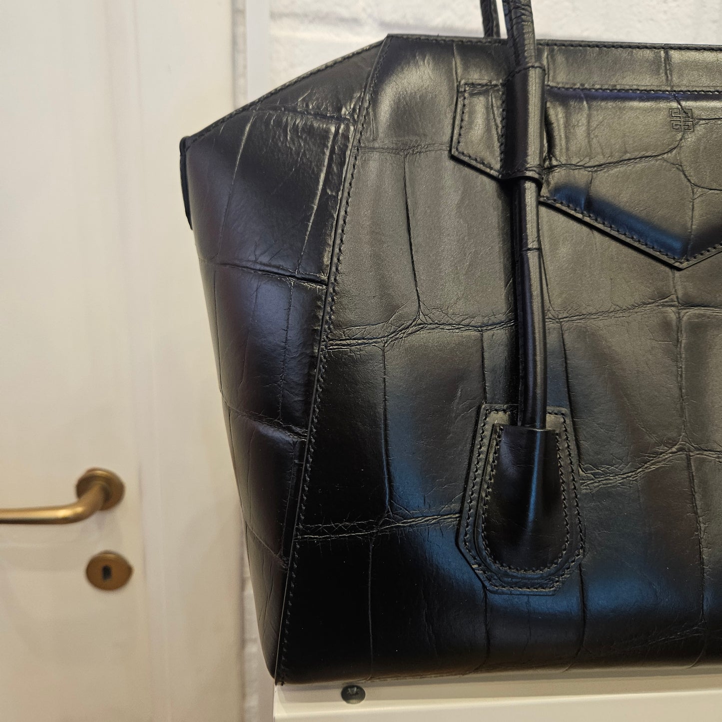Antigona Givenchy