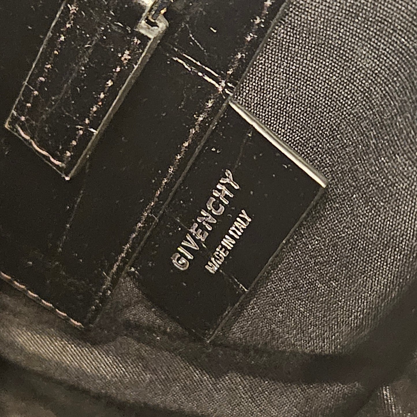 Antigona Givenchy