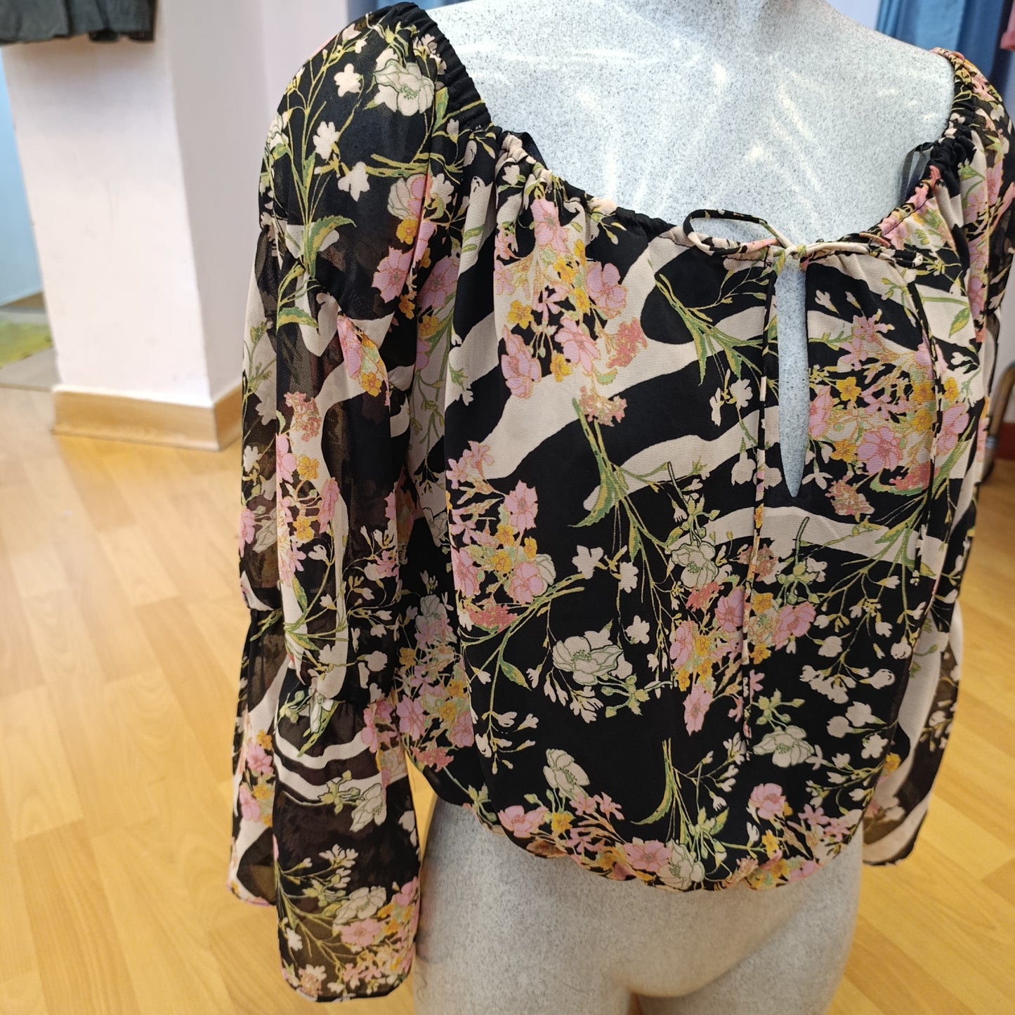 Blusa Guess nuova con cartellino tg M
