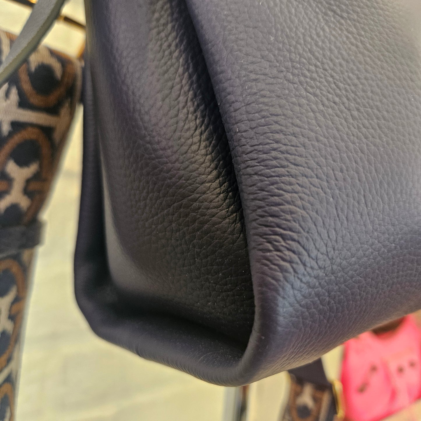 Borsa Coccinelle blu con tracolla