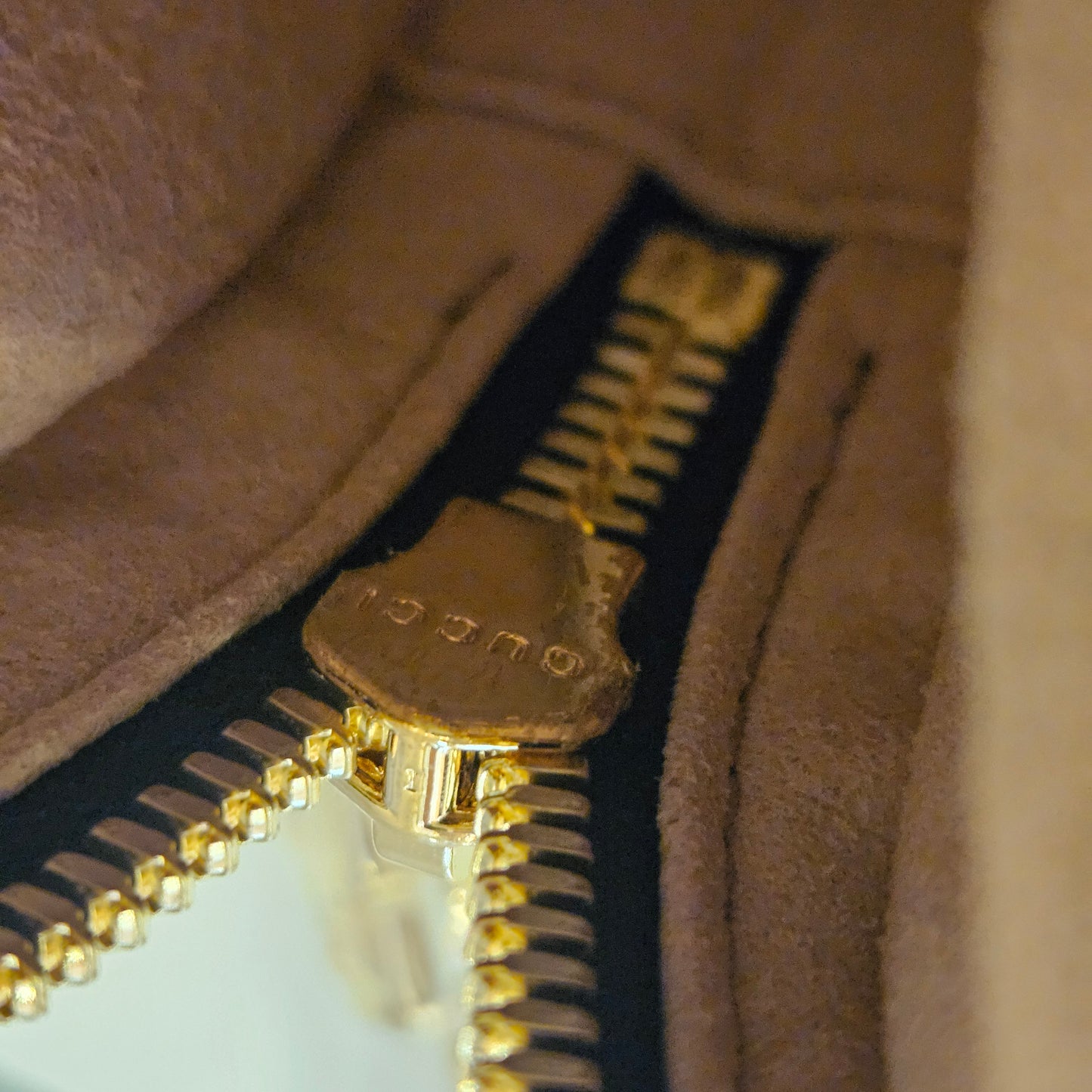Gucci Round
