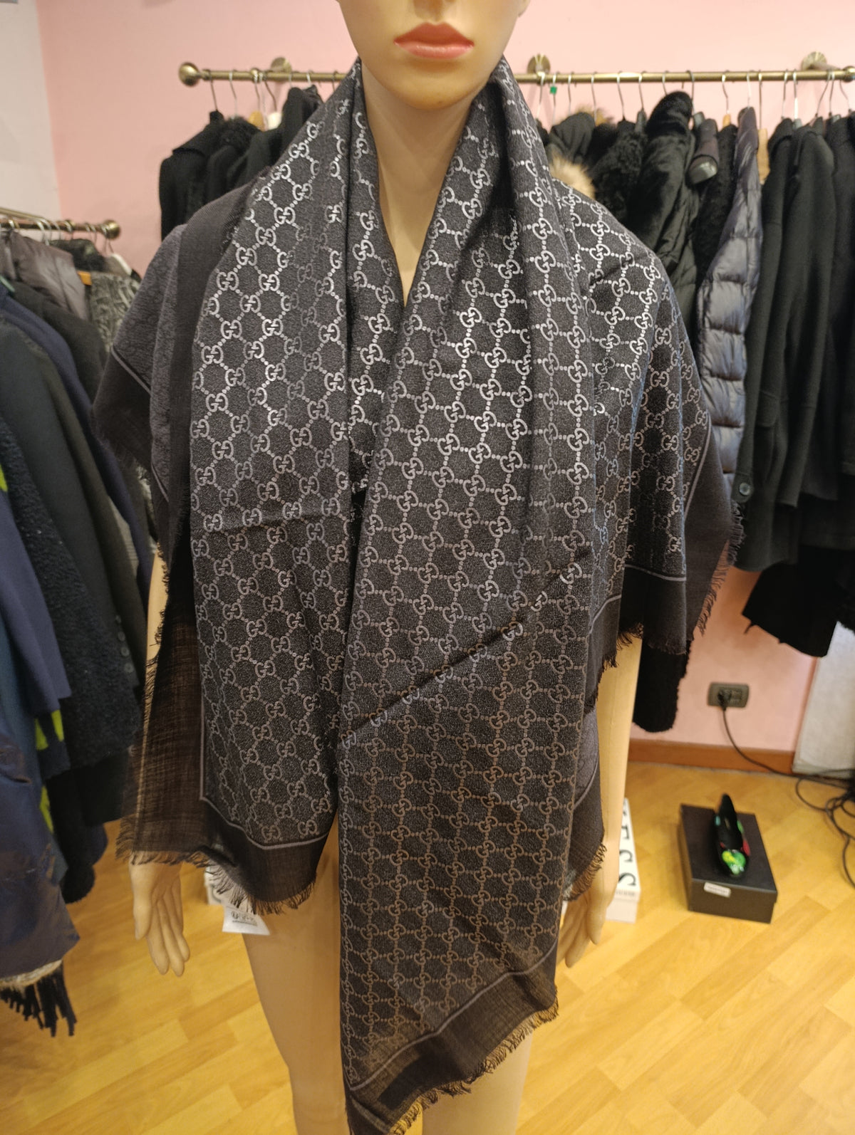 Sciarpa Gucci monogram nera e argento