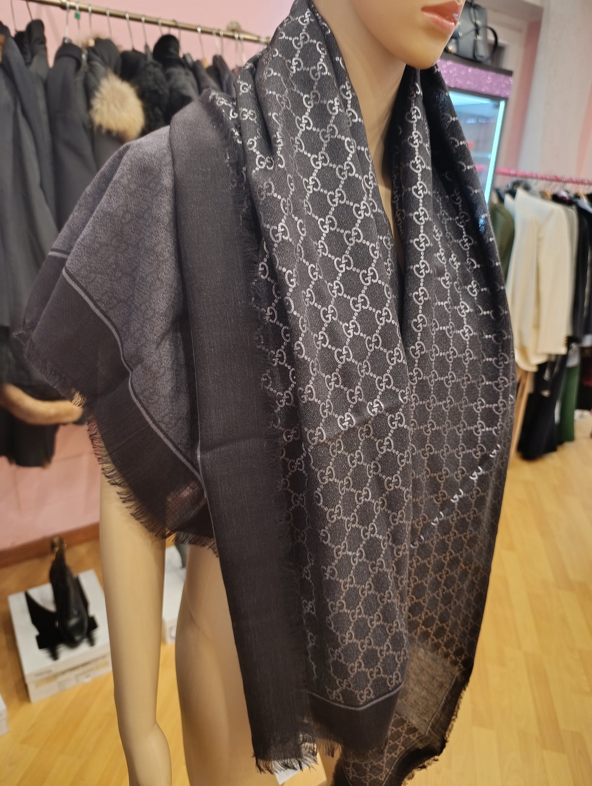 Sciarpa Gucci monogram nera e argento