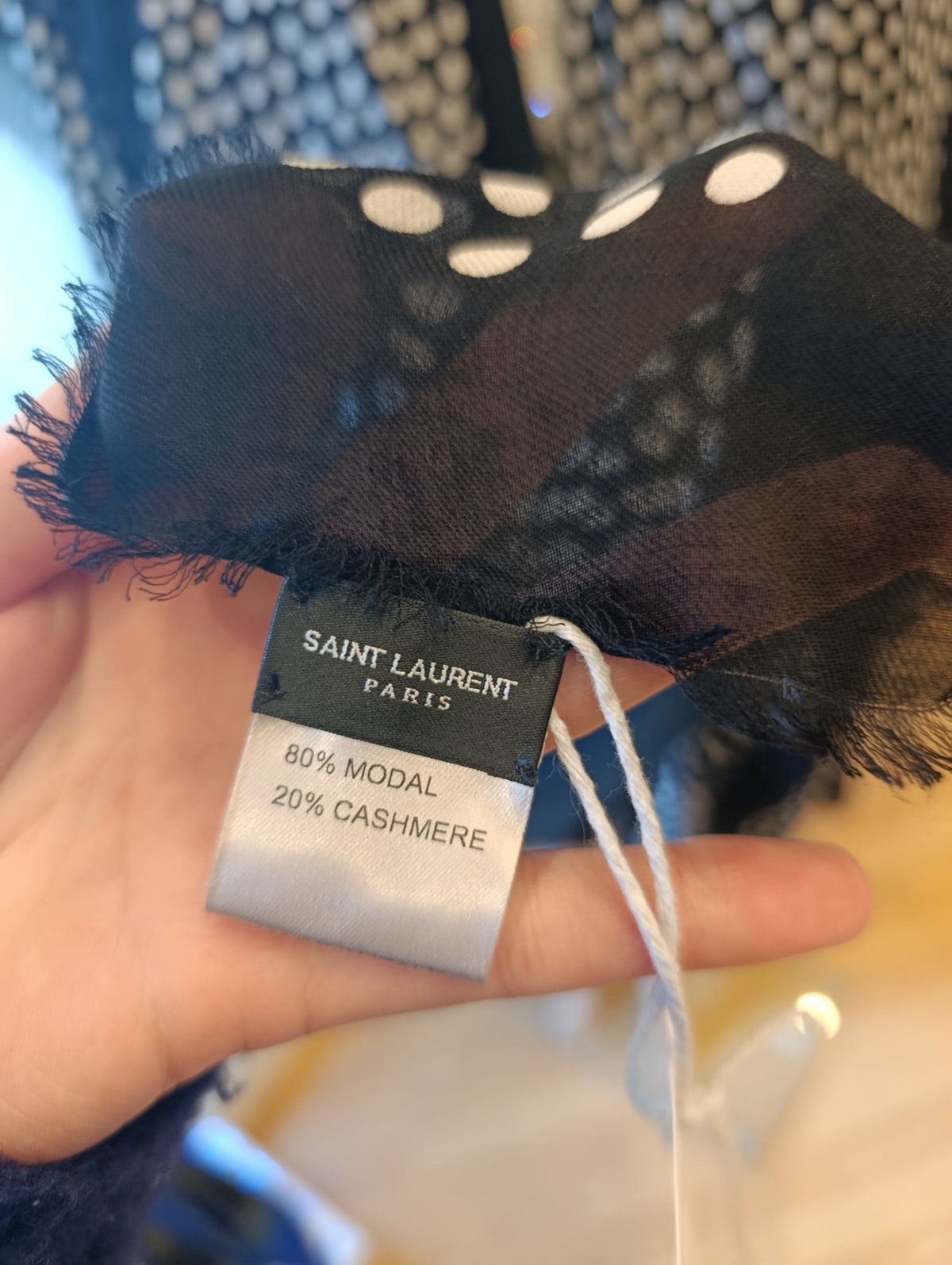 Foulard Saint Laurent a pois