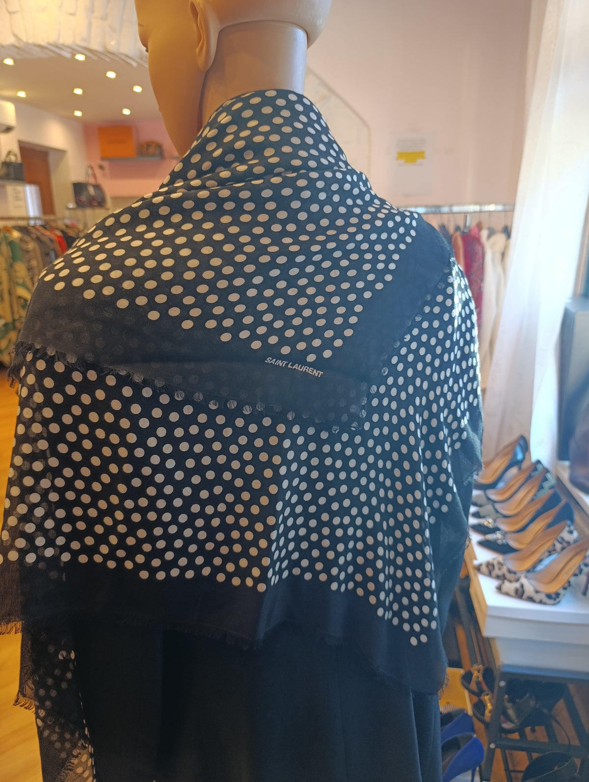 Foulard Saint Laurent a pois
