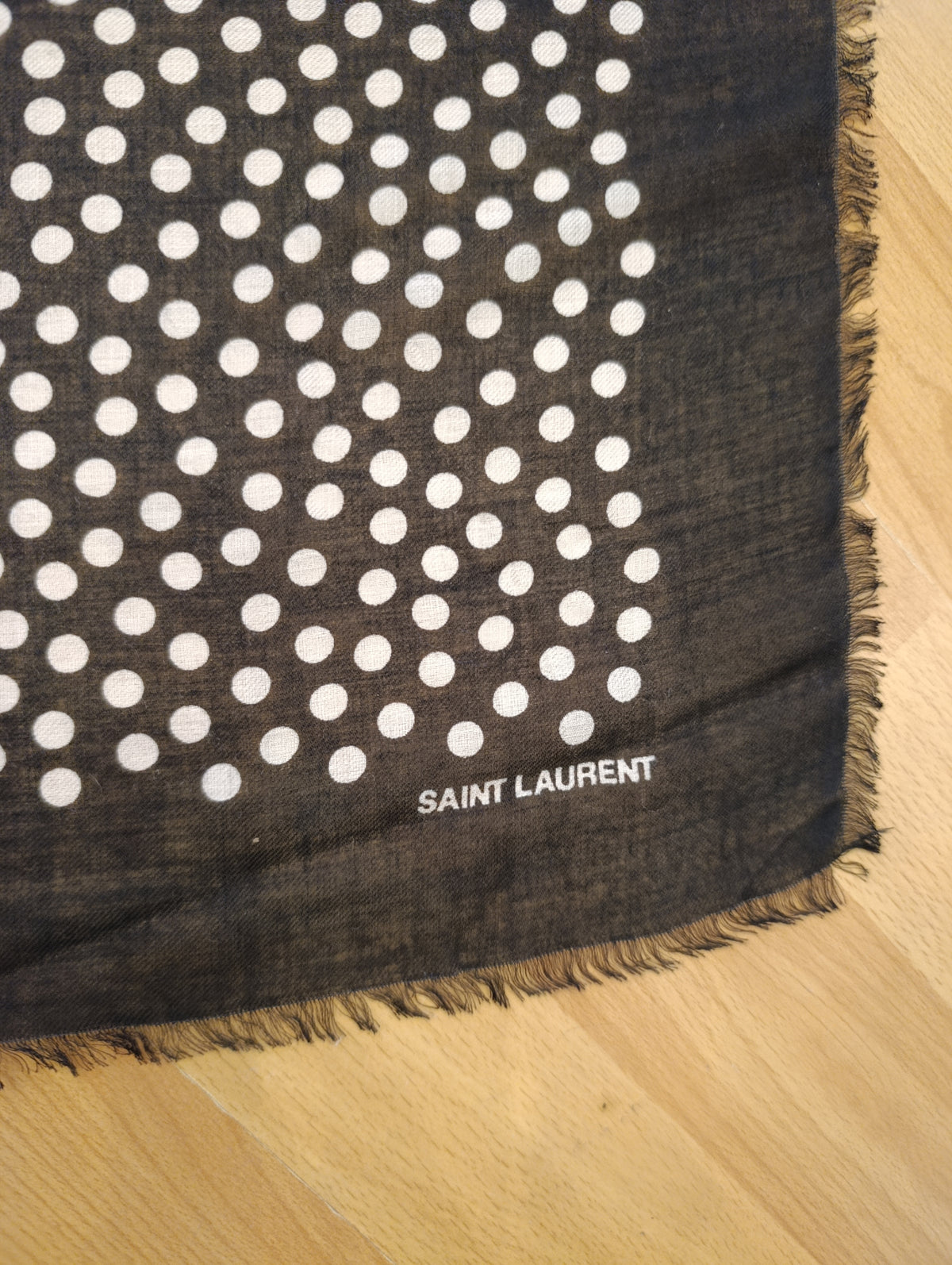 Foulard Saint Laurent a pois