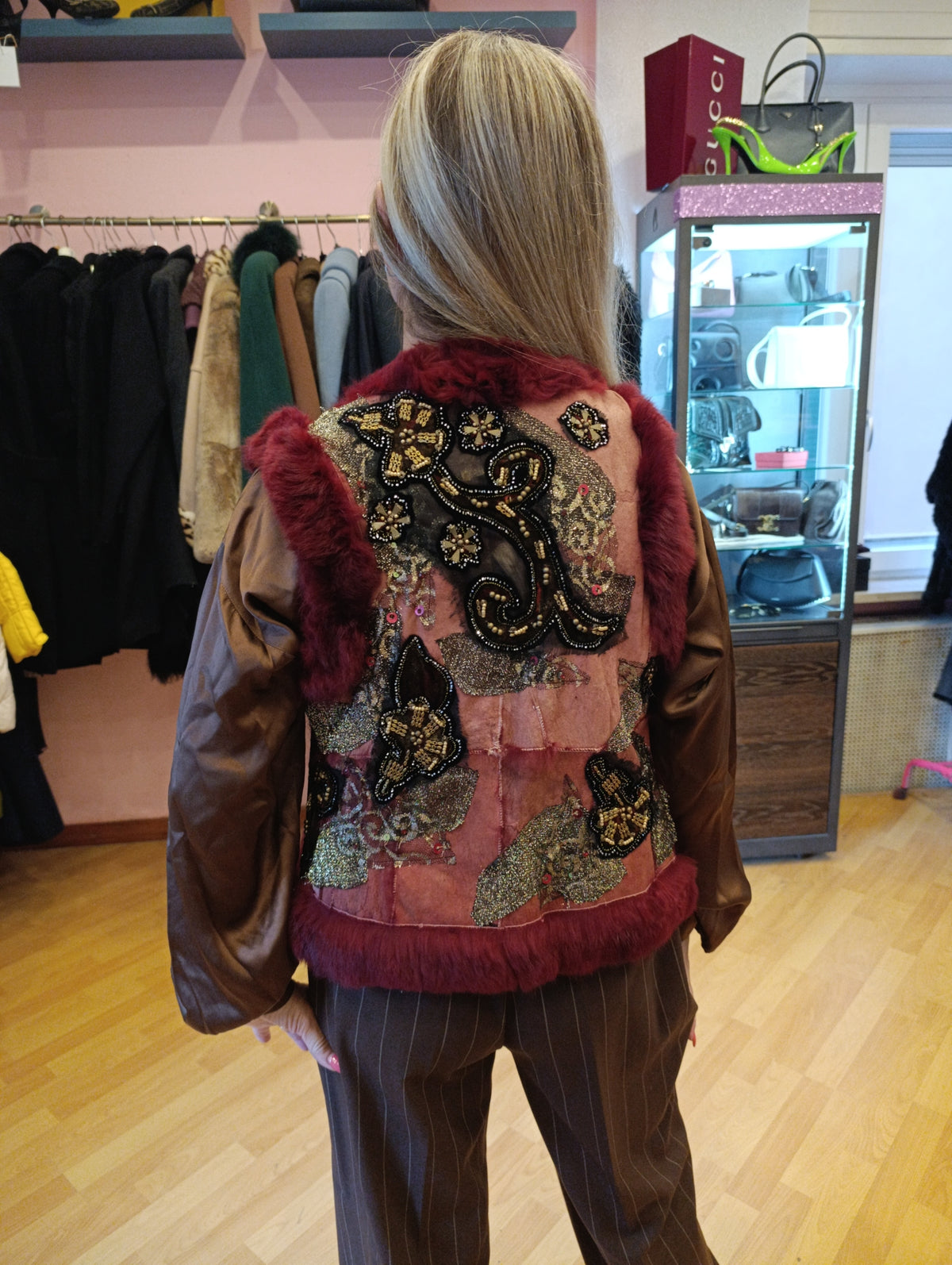 Gilet in lapin bordeaux con strass