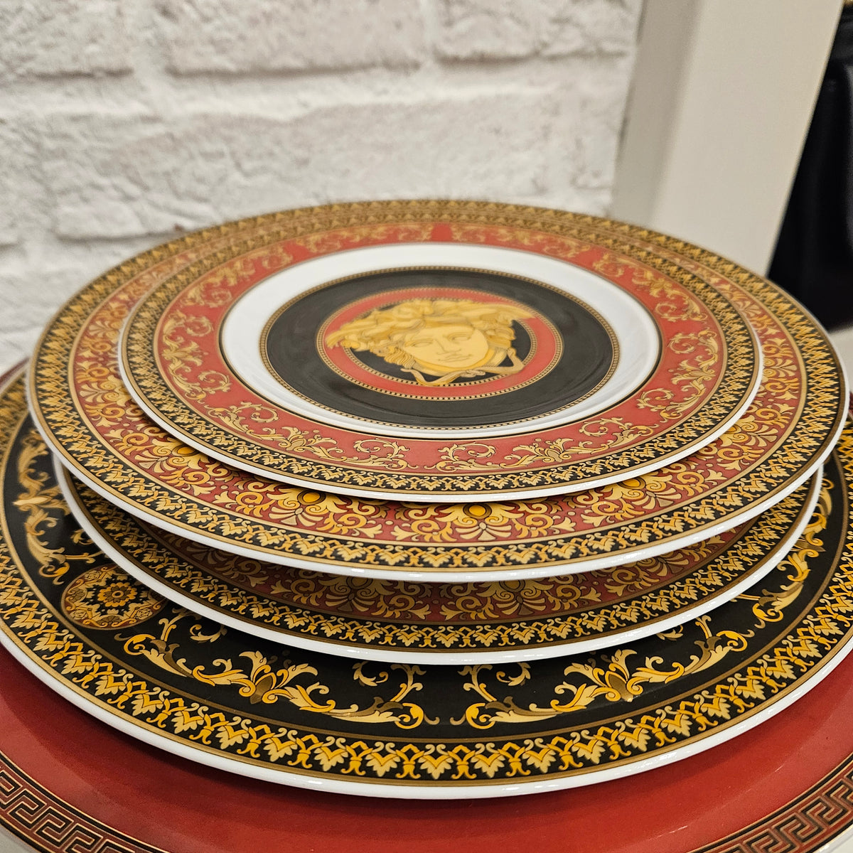 Servizio Piatti 6 Persone (26 Pz) Rosenthal Versace - Collezione "Medusa Red" (Copia)